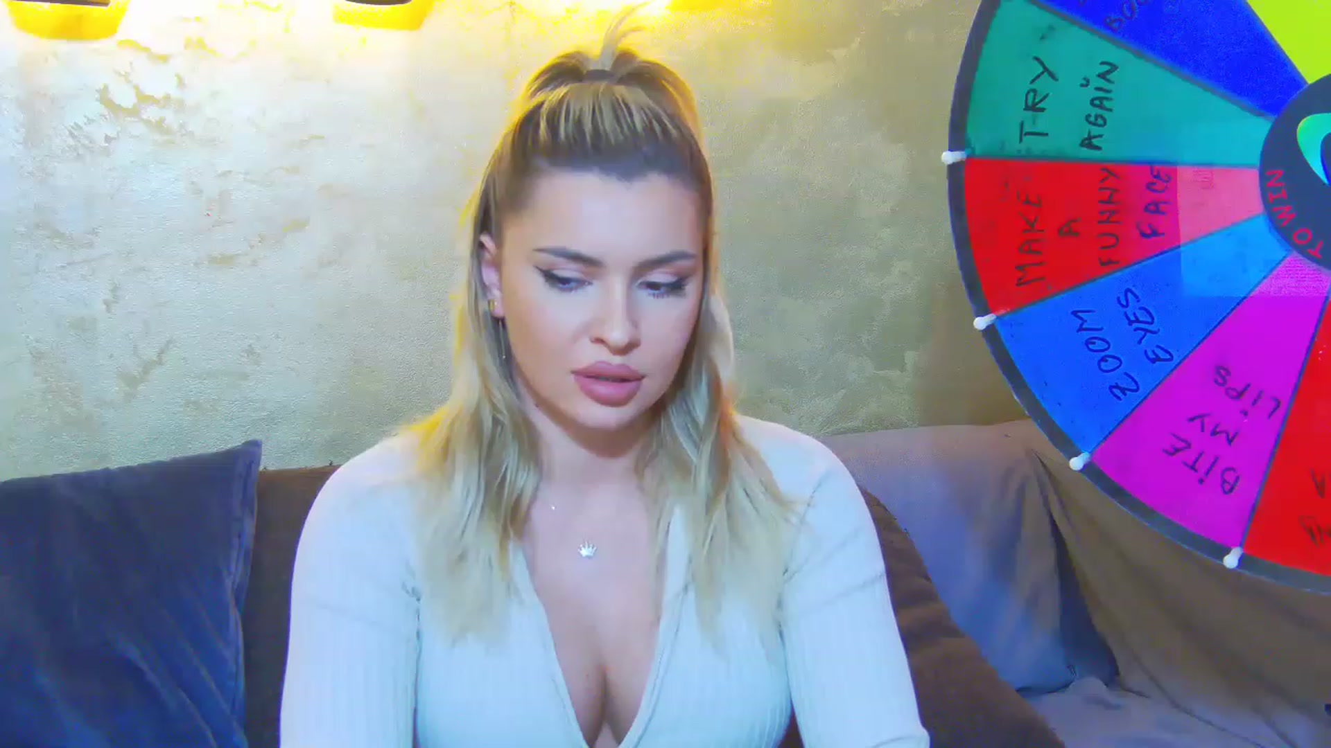 Gallery image thumbnail from EmilyLax's myfreecams stream on, 05/10/2023, 15:00 image 5 of 20