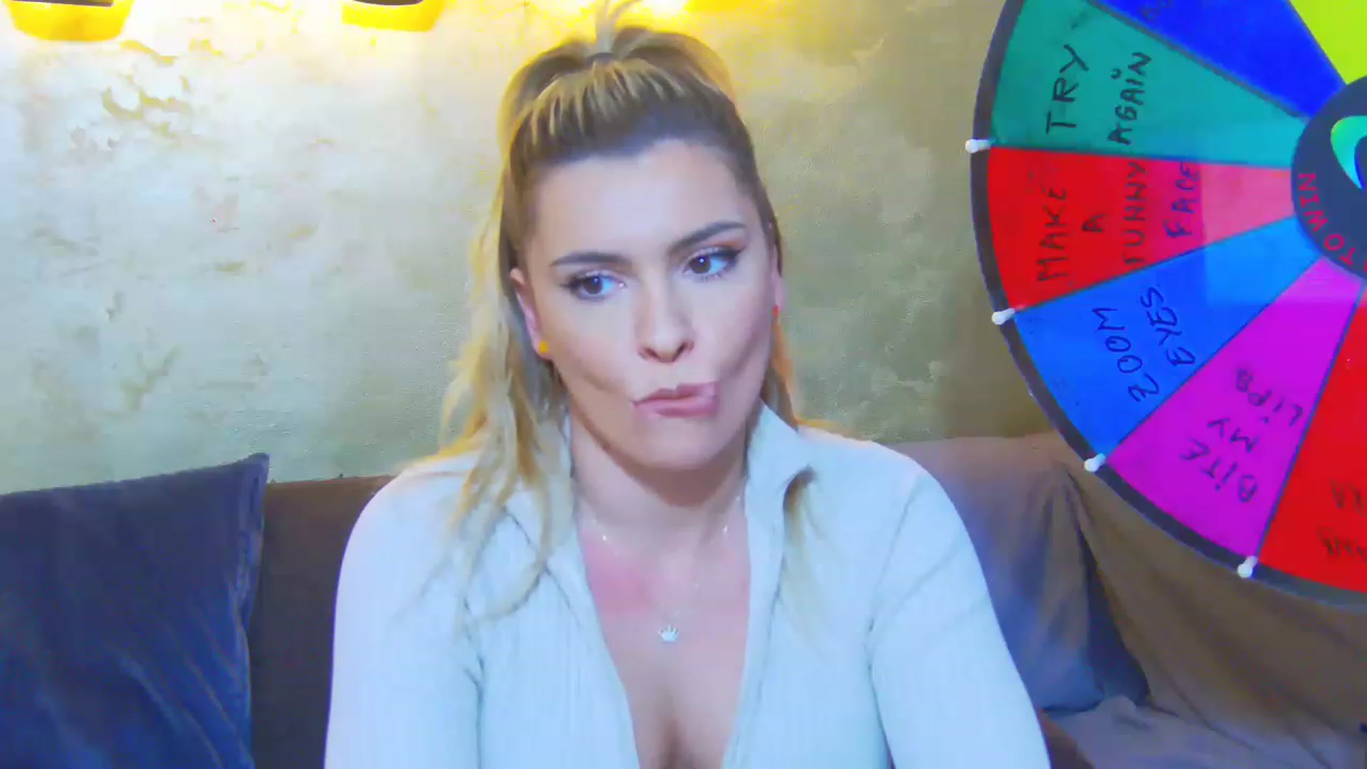 Gallery image thumbnail from EmilyLax's myfreecams stream on, 05/10/2023, 15:00 image 14 of 20