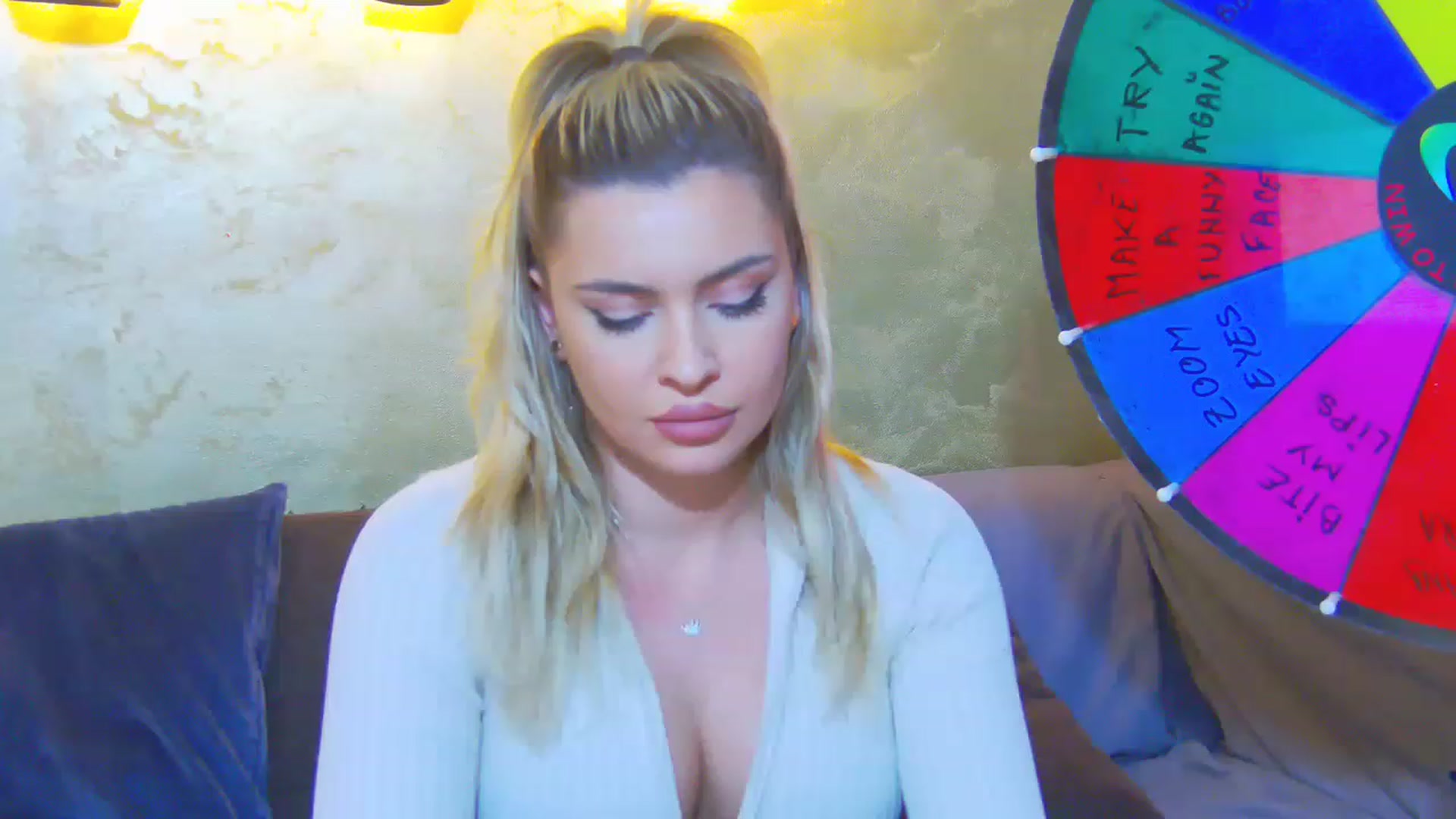 Gallery image thumbnail from EmilyLax's myfreecams stream on, 05/10/2023, 15:00 image 19 of 20