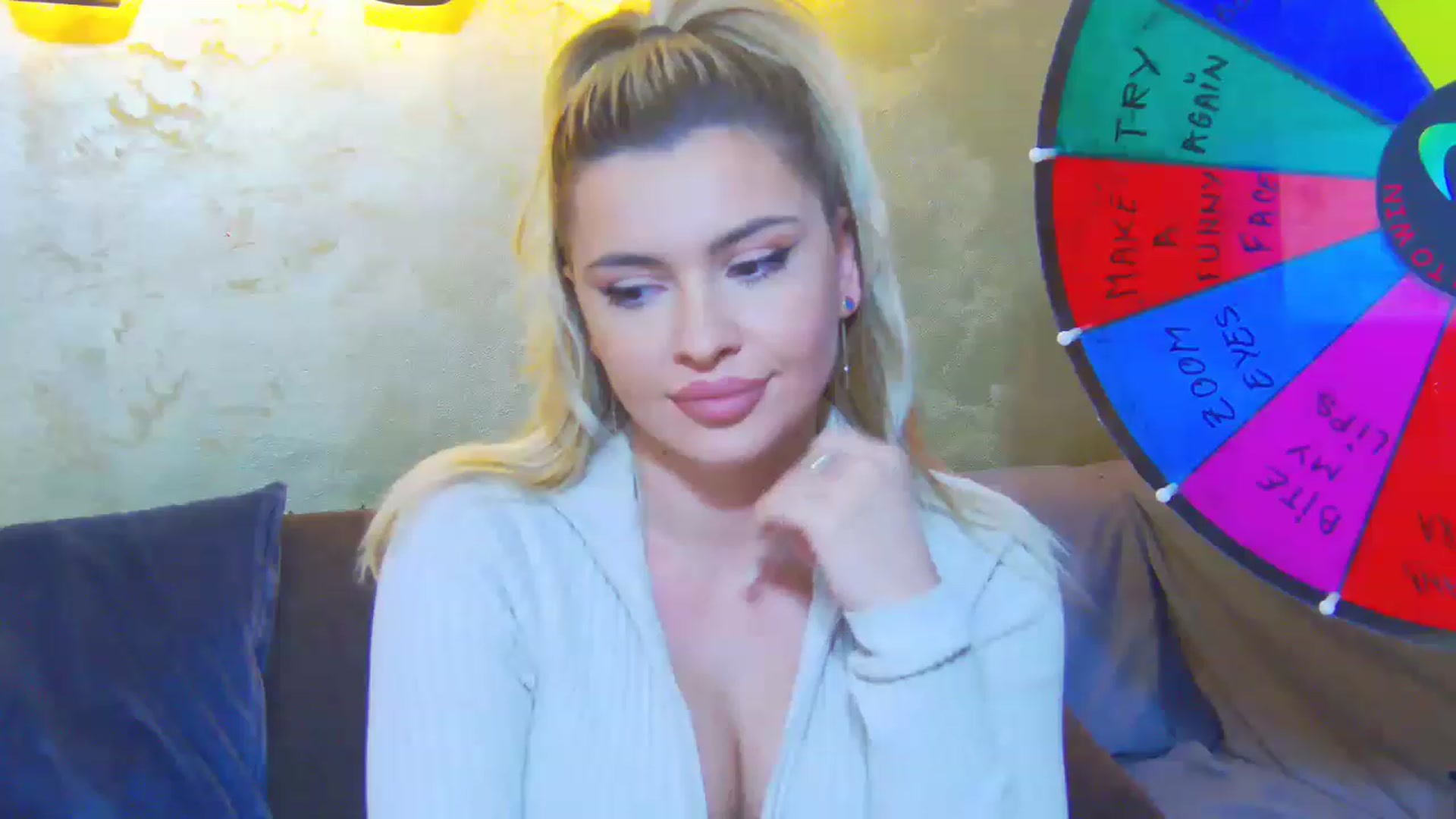 Gallery image thumbnail from EmilyLax's myfreecams stream on, 05/10/2023, 15:00 image 11 of 20
