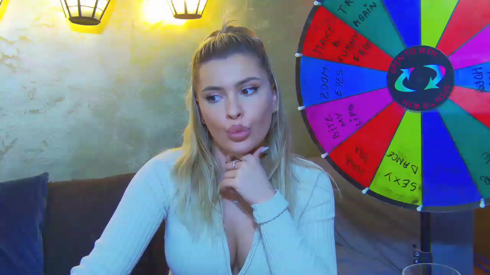 Gallery image thumbnail from EmilyLax's myfreecams stream on, 05/10/2023, 15:44 image 10 of 20