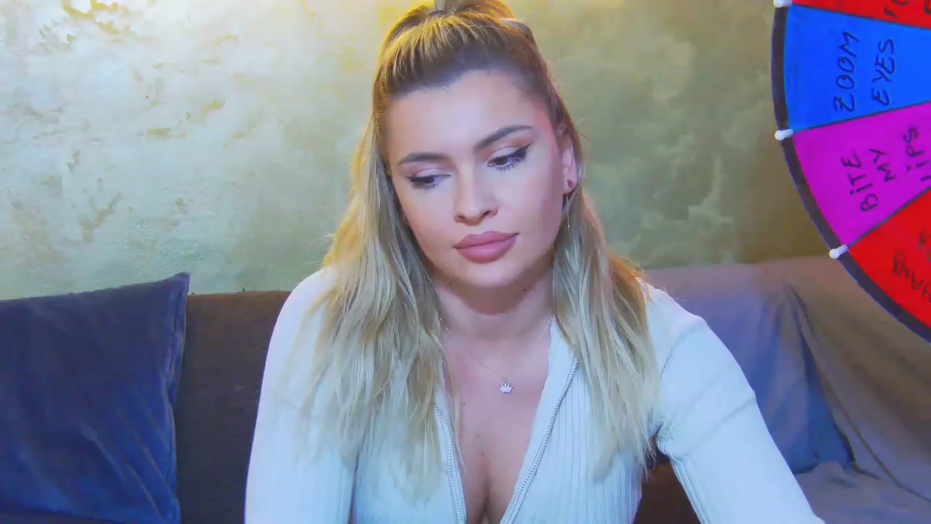 Gallery image thumbnail from EmilyLax's myfreecams stream on, 05/10/2023, 15:44 image 11 of 20