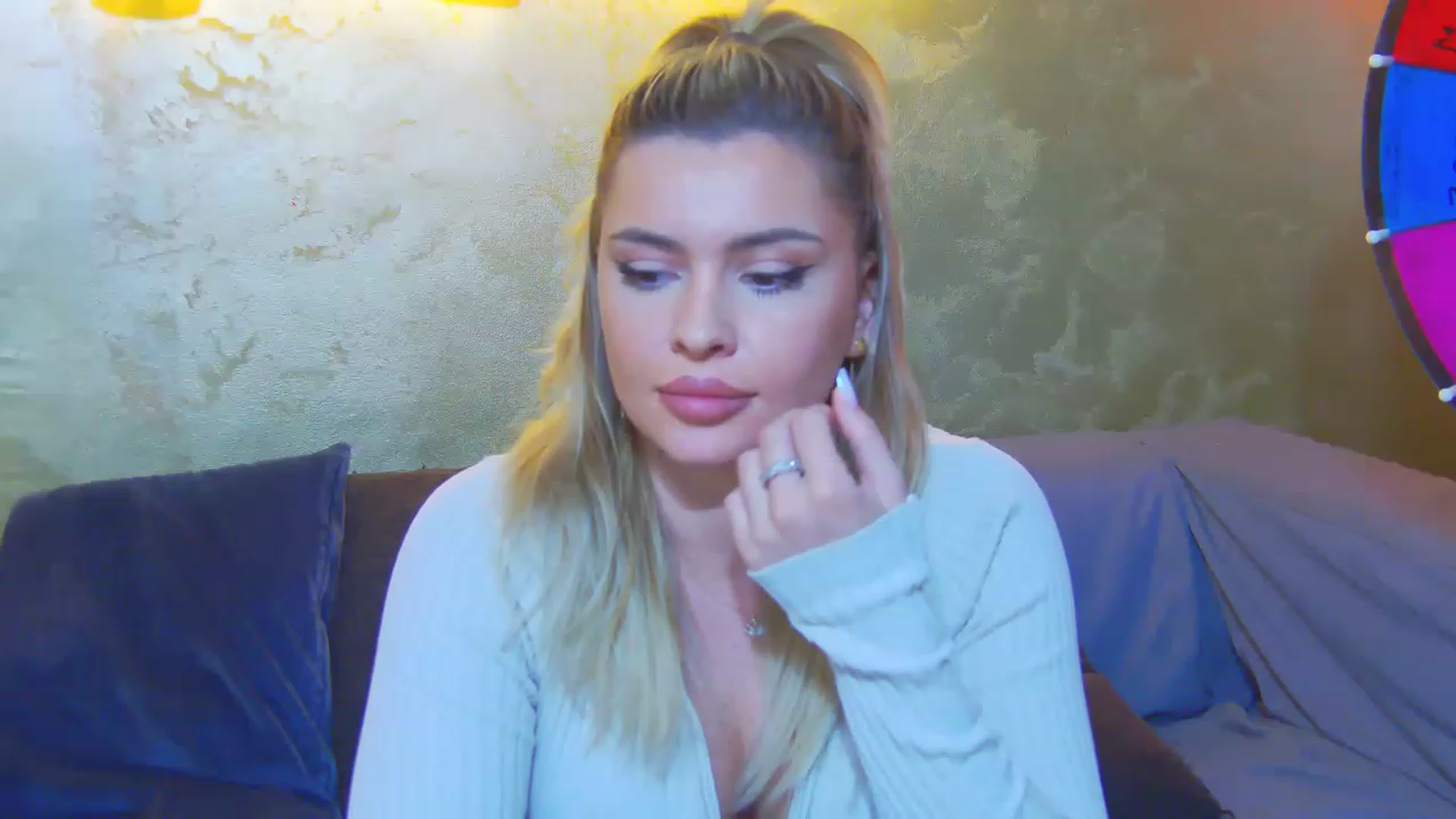 Gallery image thumbnail from EmilyLax's myfreecams stream on, 05/10/2023, 15:44 image 20 of 20