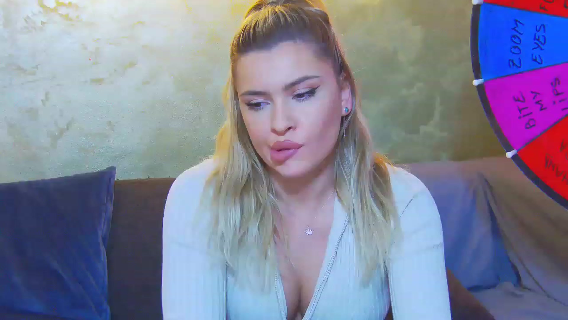 Gallery image thumbnail from EmilyLax's myfreecams stream on, 05/10/2023, 15:44 image 12 of 20