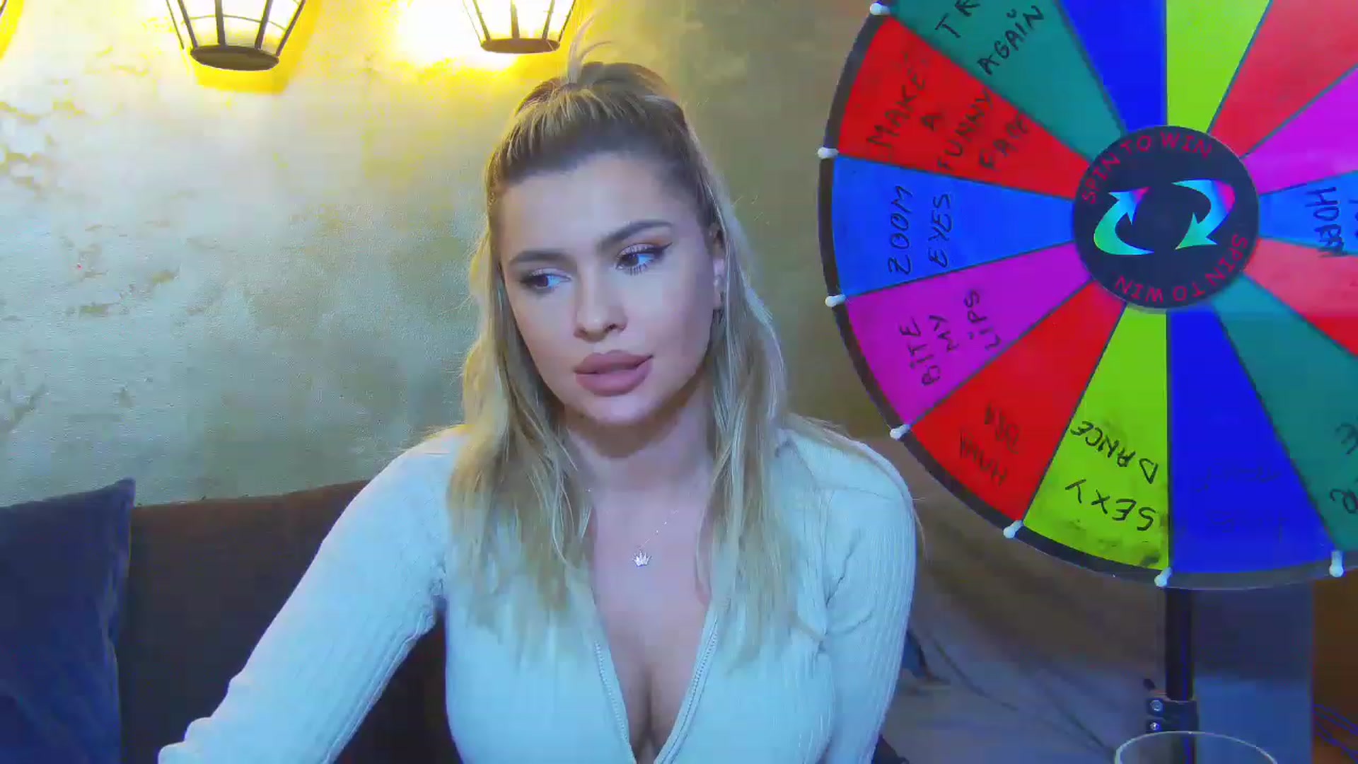 Gallery image thumbnail from EmilyLax's myfreecams stream on, 05/10/2023, 15:44 image 9 of 20