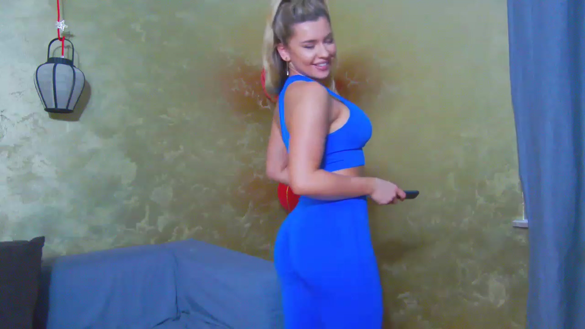 Gallery image thumbnail from EmilyLax's myfreecams stream on, 05/12/2023, 17:39 image 7 of 20