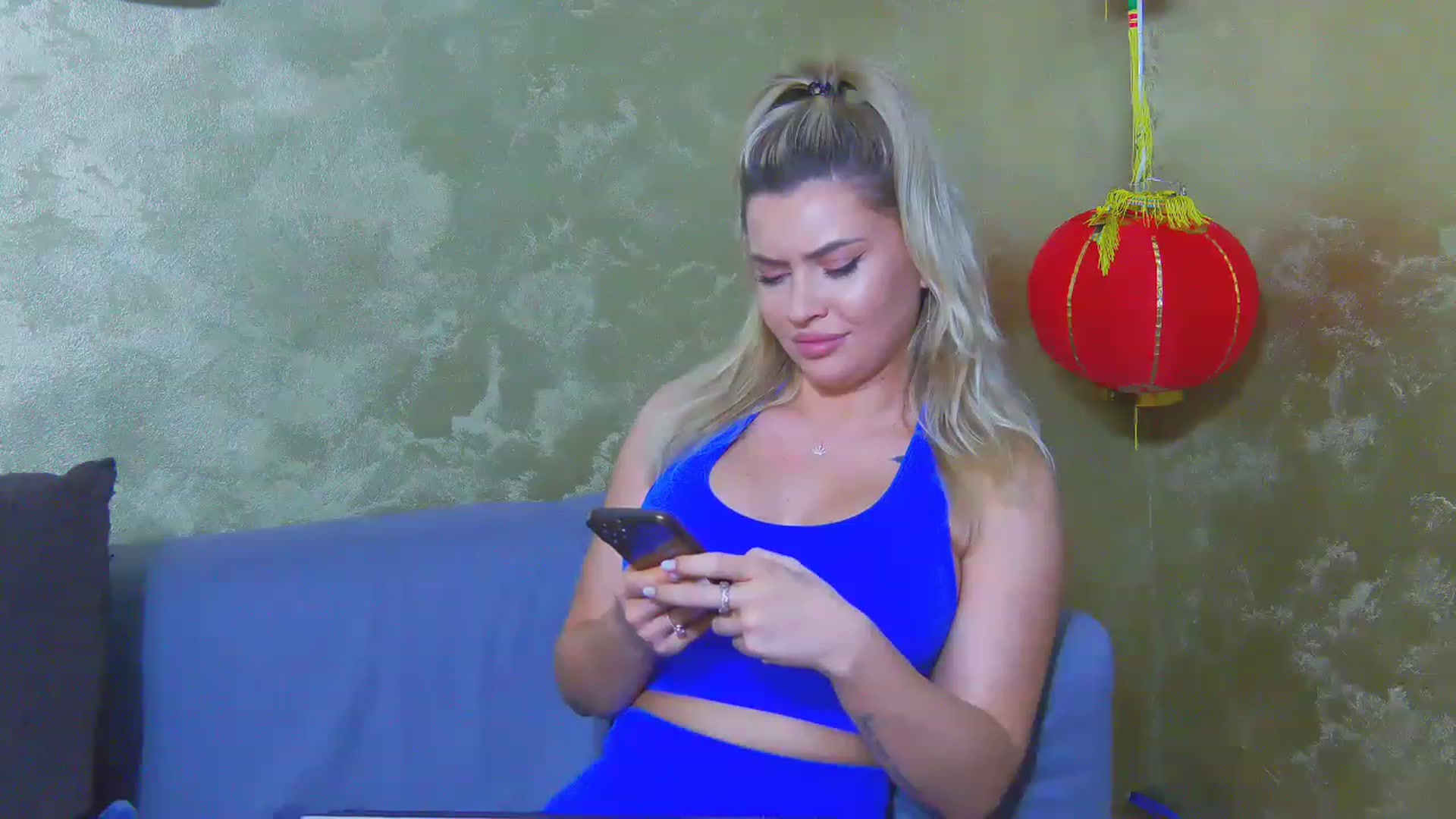 Gallery image thumbnail from EmilyLax's myfreecams stream on, 05/12/2023, 17:39 image 17 of 20
