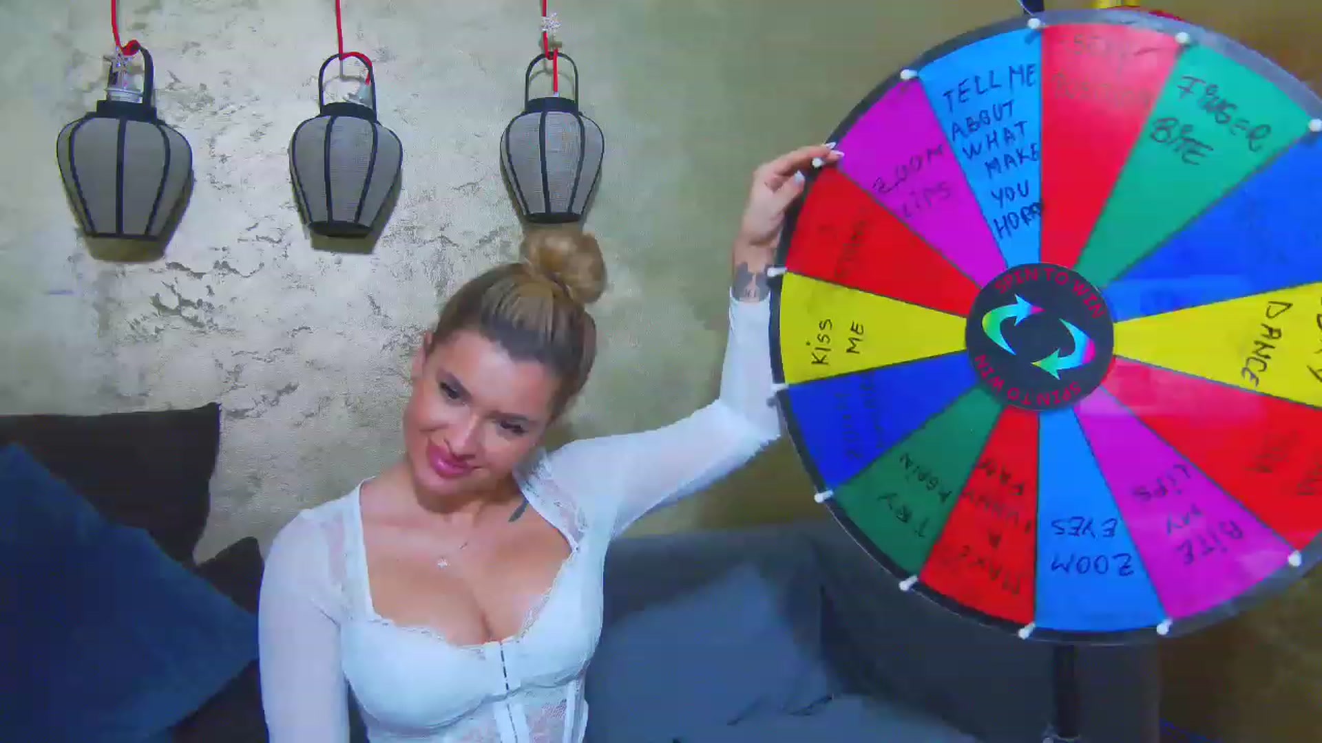 Gallery image thumbnail from EmilyLax's myfreecams stream on, 05/13/2023, 19:05 image 3 of 20