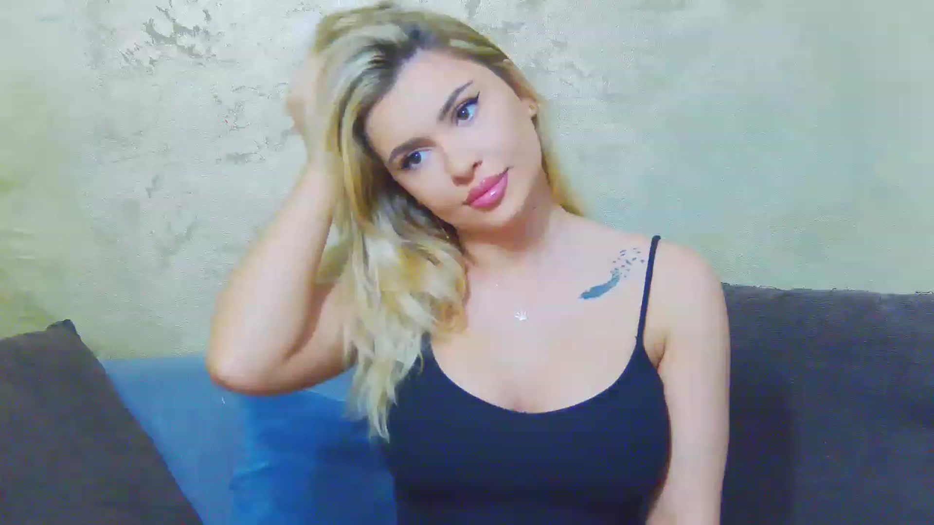 Gallery image thumbnail from EmilyLax's myfreecams stream on, 05/25/2023, 13:32 image 7 of 20