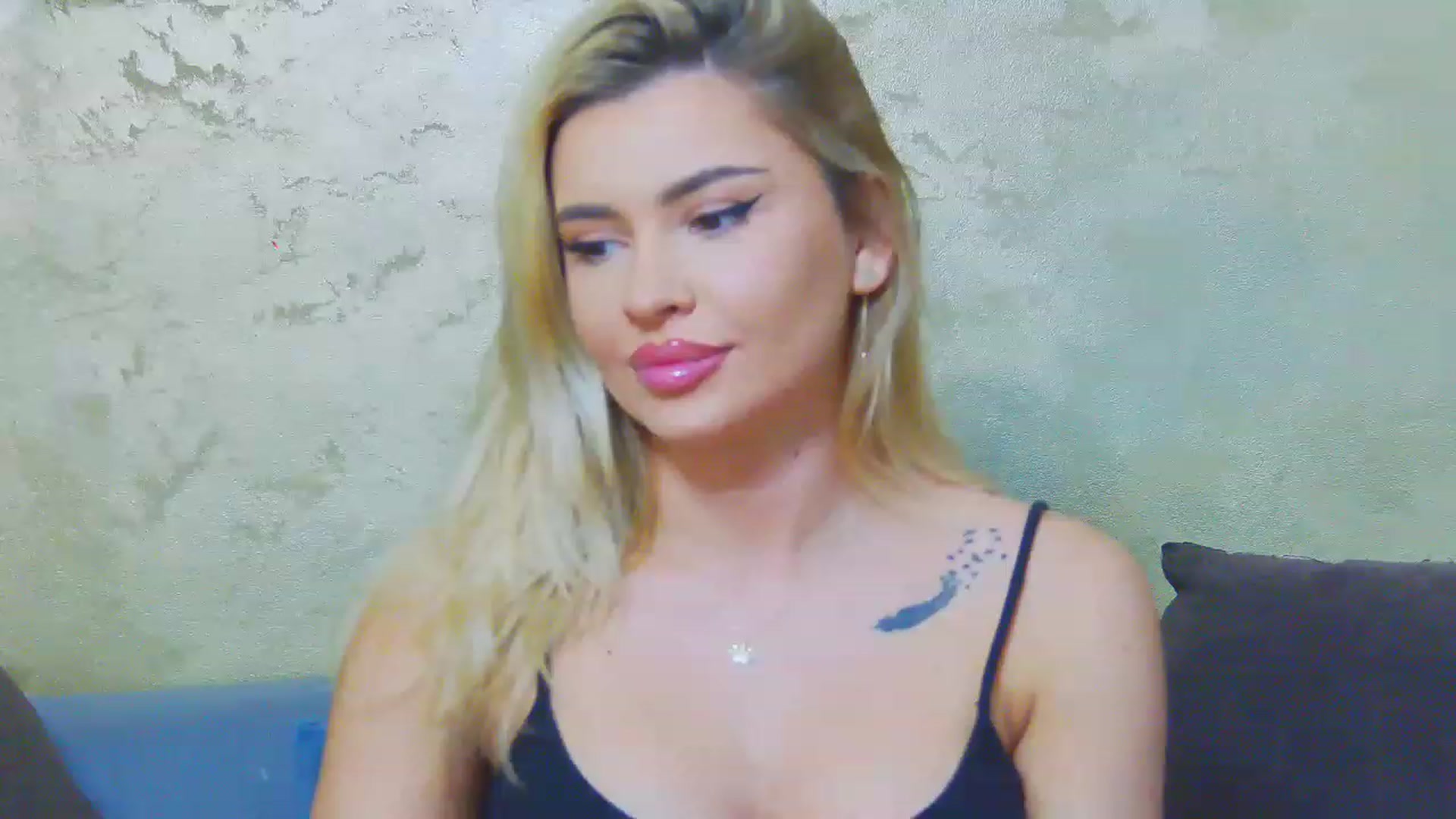 Gallery image thumbnail from EmilyLax's myfreecams stream on, 05/25/2023, 13:32 image 1 of 20
