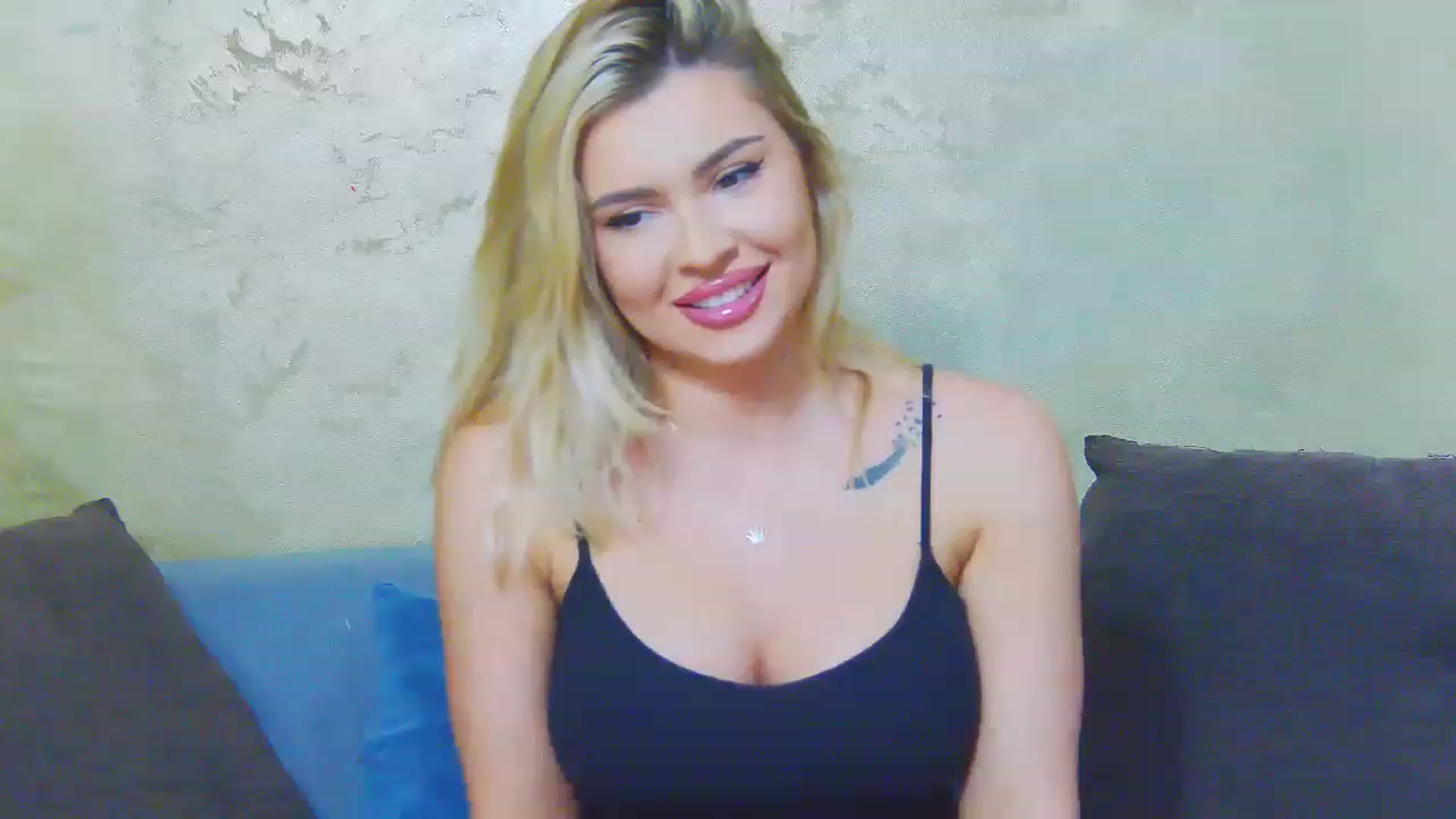 Gallery image thumbnail from EmilyLax's myfreecams stream on, 05/25/2023, 13:32 image 15 of 20