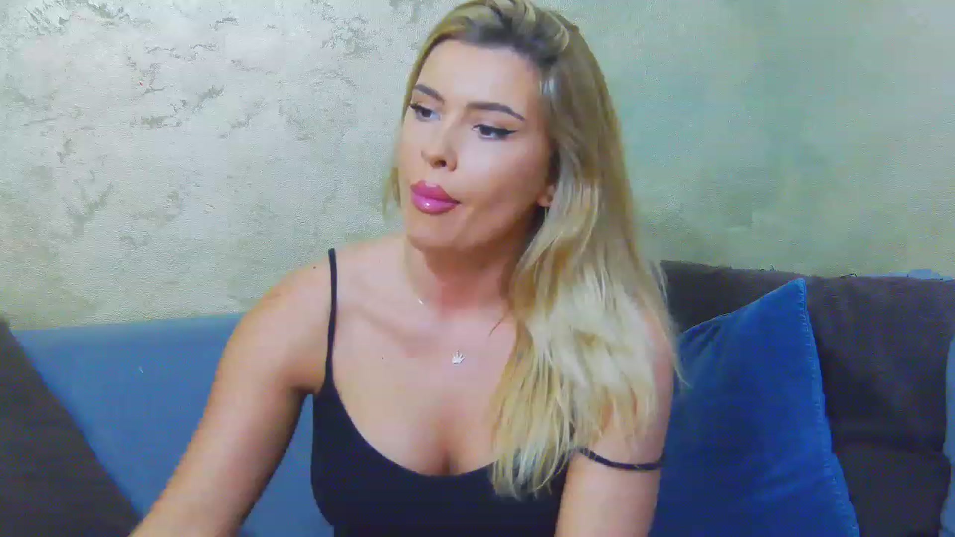 Gallery image thumbnail from EmilyLax's myfreecams stream on, 05/25/2023, 15:45 image 14 of 20