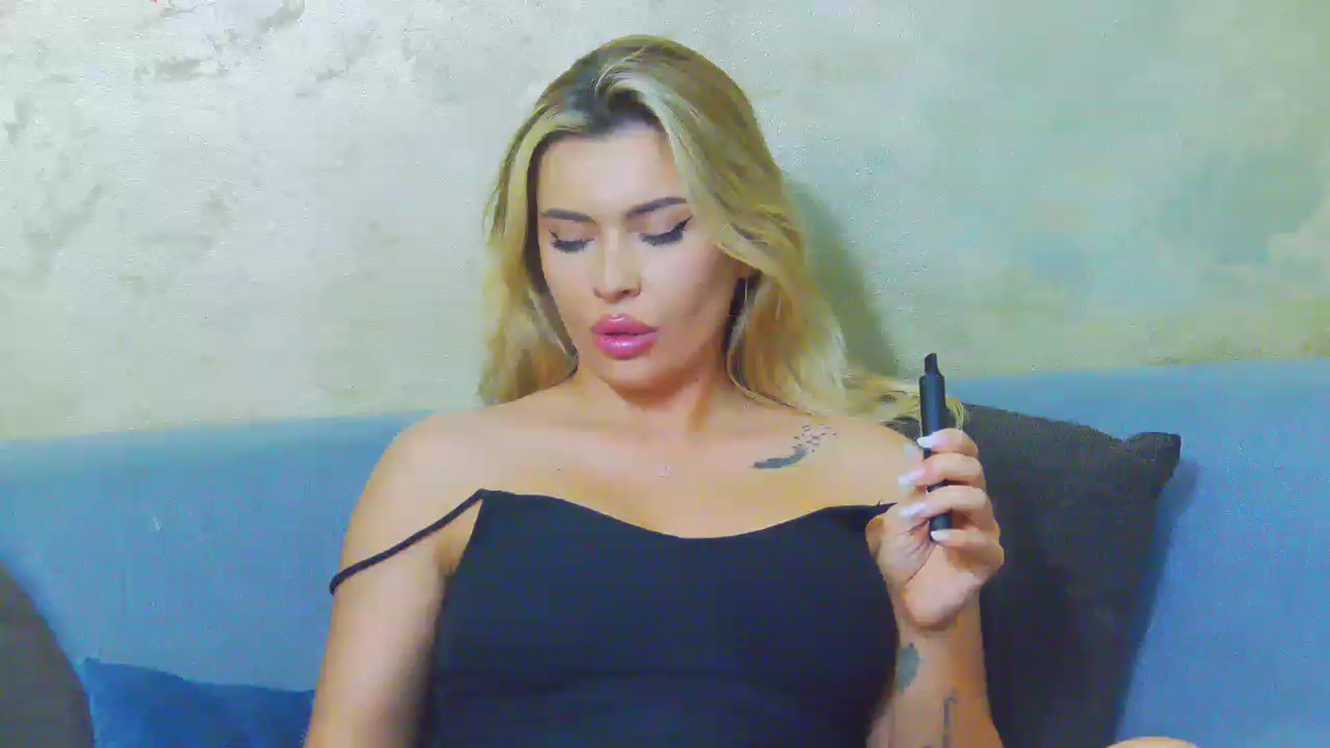 Gallery image thumbnail from EmilyLax's myfreecams stream on, 05/25/2023, 19:04 image 14 of 20
