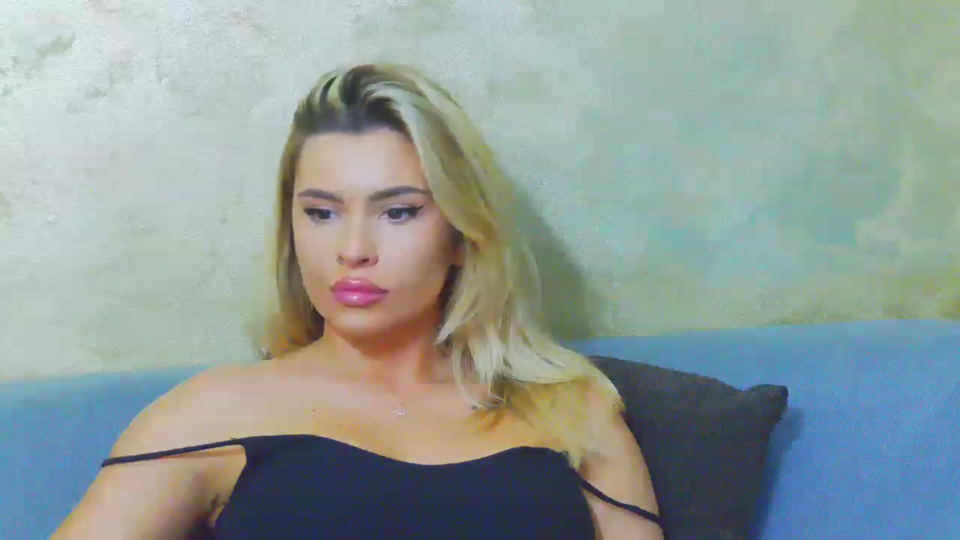 Gallery image thumbnail from EmilyLax's myfreecams stream on, 05/25/2023, 19:04 image 12 of 20