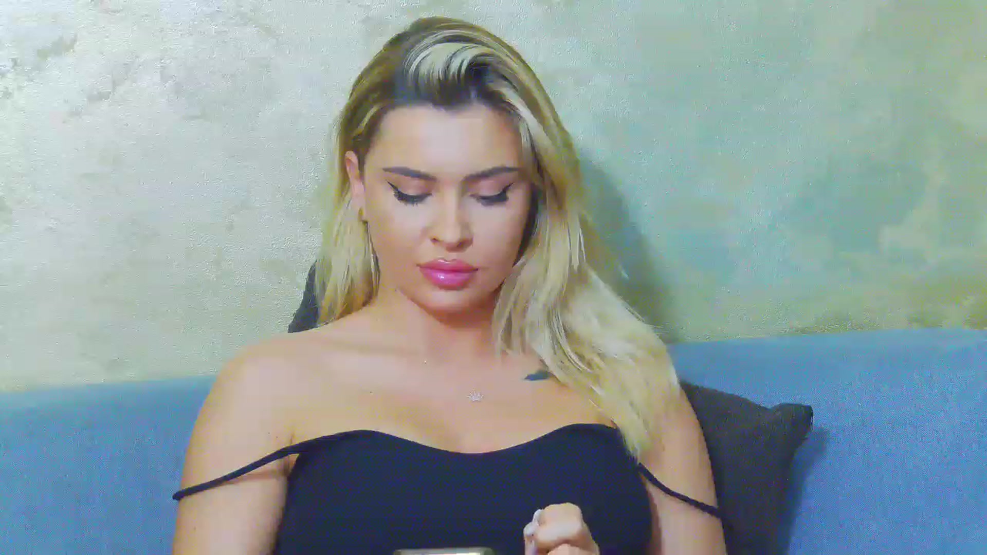 Gallery image thumbnail from EmilyLax's myfreecams stream on, 05/25/2023, 19:04 image 7 of 20
