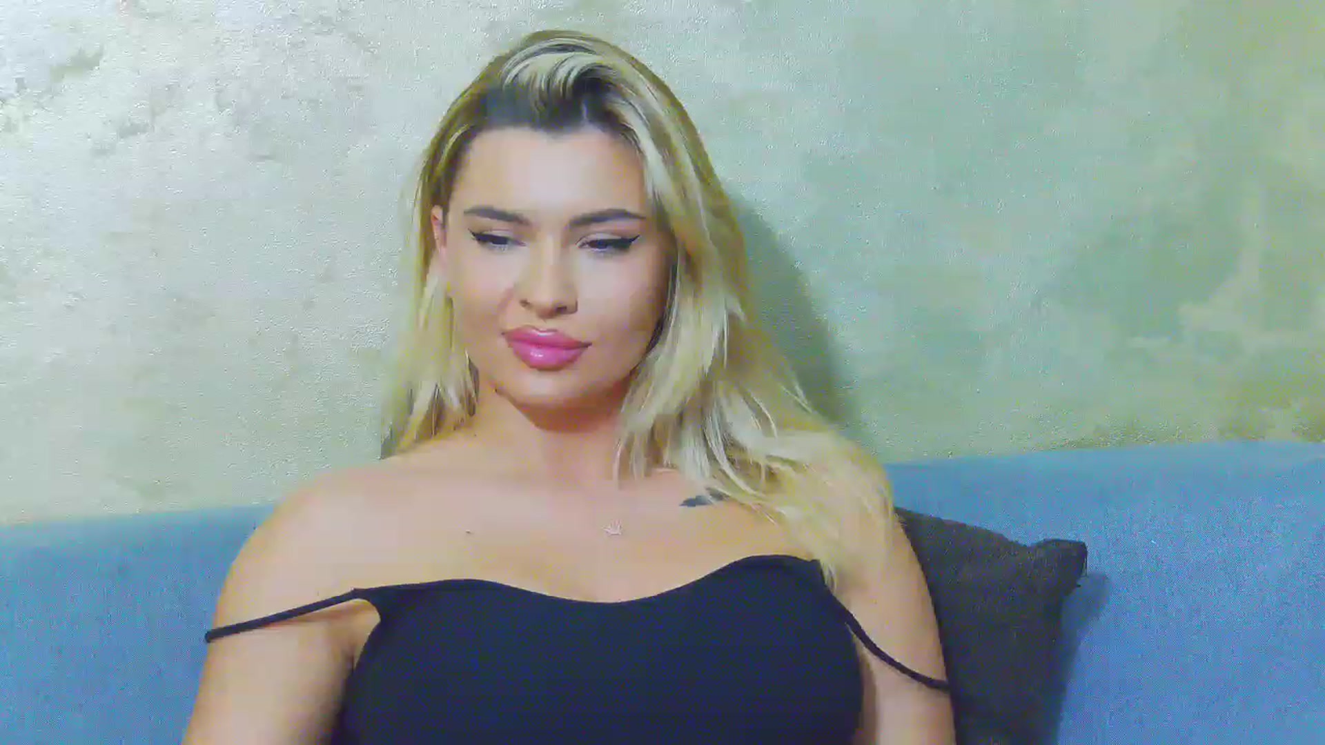 Gallery image thumbnail from EmilyLax's myfreecams stream on, 05/25/2023, 19:04 image 8 of 20
