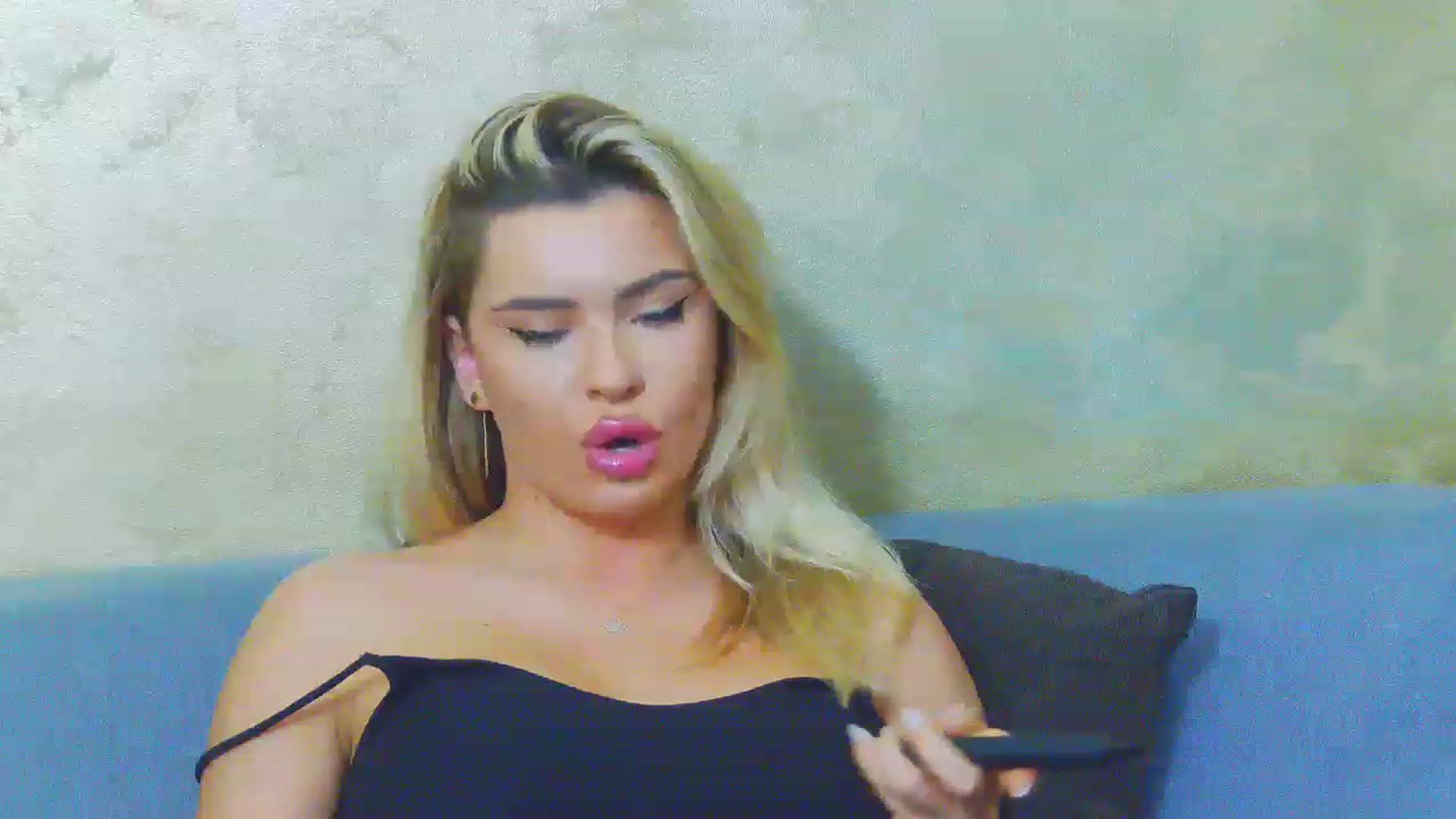 Gallery image thumbnail from EmilyLax's myfreecams stream on, 05/25/2023, 19:04 image 11 of 20