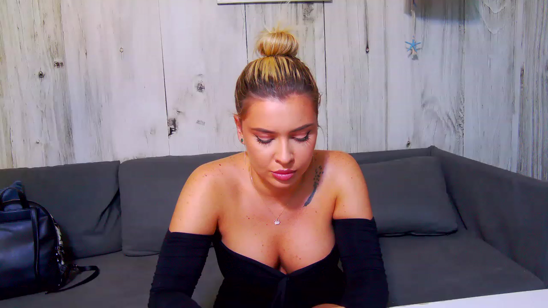 Gallery image thumbnail from EmilyLax's myfreecams stream on, 05/28/2023, 17:30 image 18 of 20