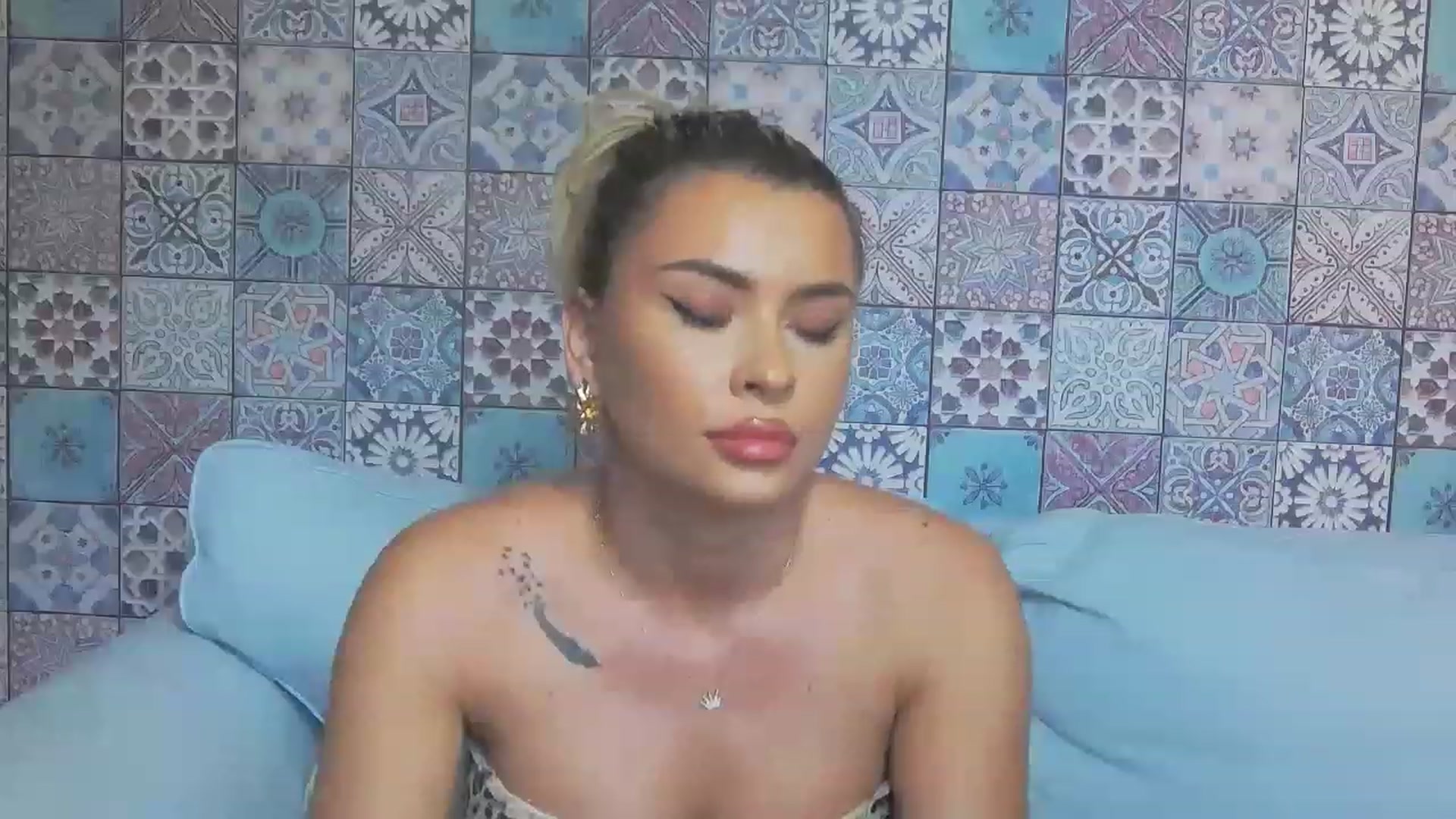 Gallery image thumbnail from EmilyLax's myfreecams stream on, 06/03/2023, 14:55 image 17 of 20