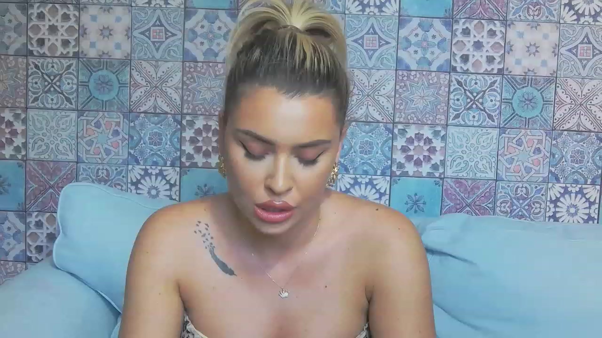 Gallery image thumbnail from EmilyLax's myfreecams stream on, 06/03/2023, 14:55 image 15 of 20