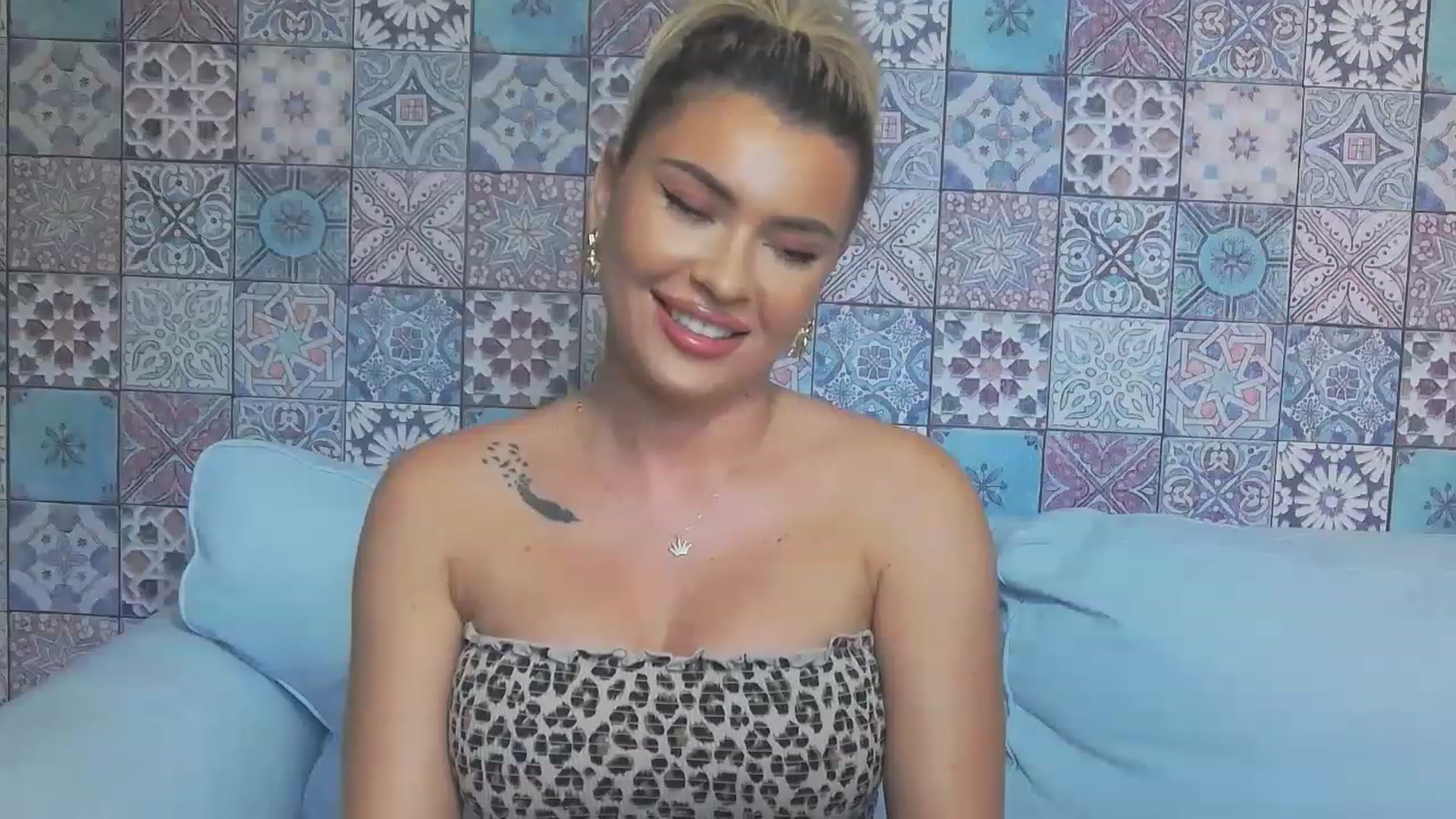 Gallery image thumbnail from EmilyLax's myfreecams stream on, 06/03/2023, 14:55 image 18 of 20