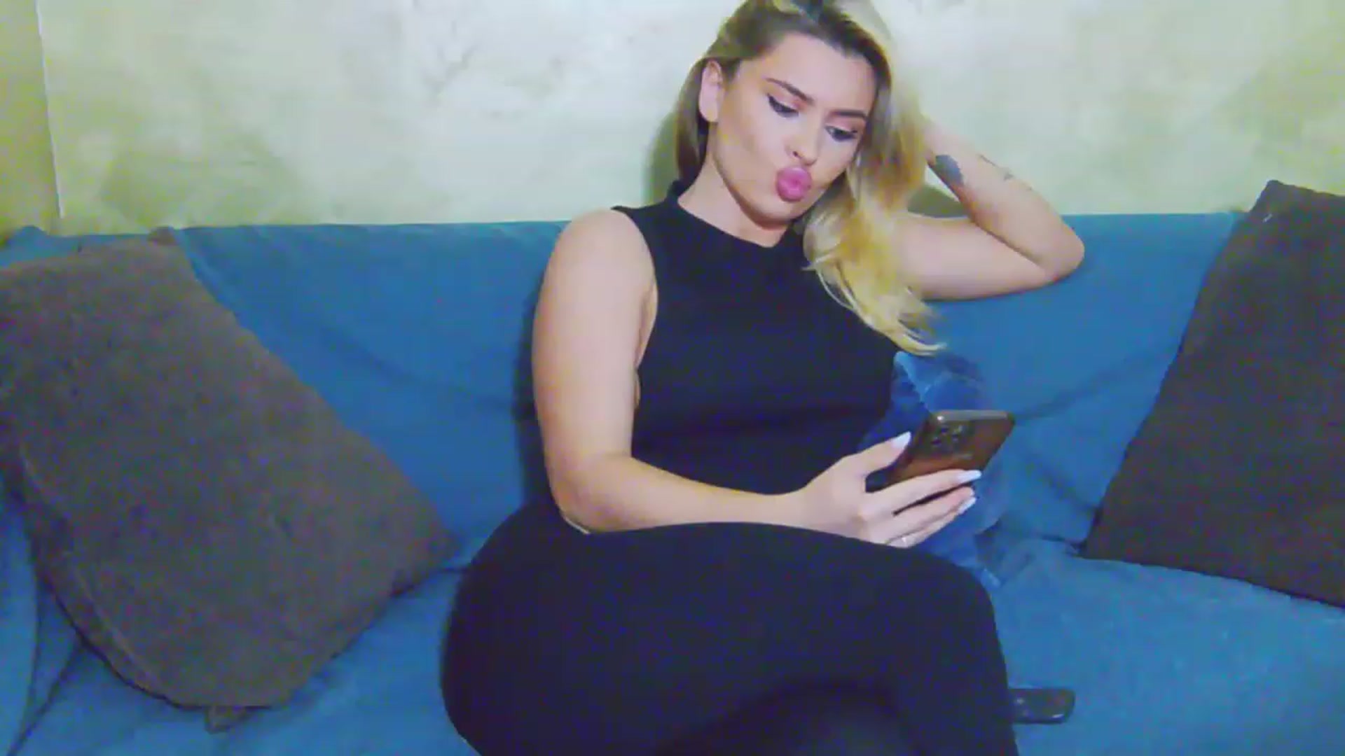 Gallery image thumbnail from EmilyLax's myfreecams stream on, 06/06/2023, 18:29 image 19 of 20