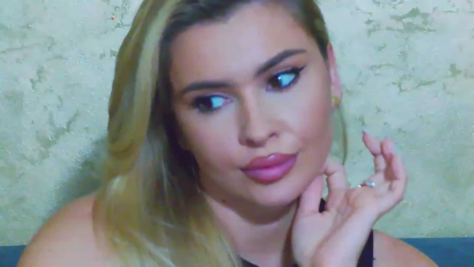 Gallery image thumbnail from EmilyLax's myfreecams stream on, 06/06/2023, 18:29 image 14 of 20