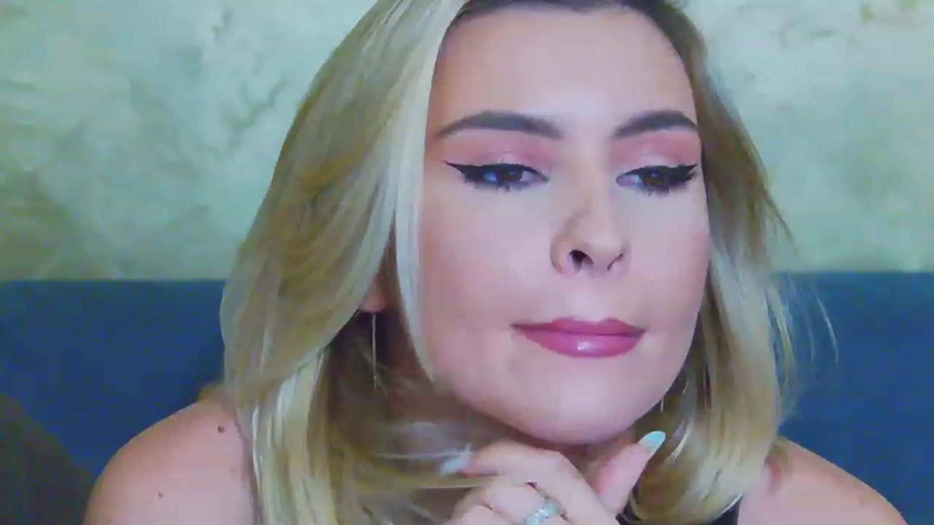 Gallery image thumbnail from EmilyLax's myfreecams stream on, 06/06/2023, 18:29 image 13 of 20