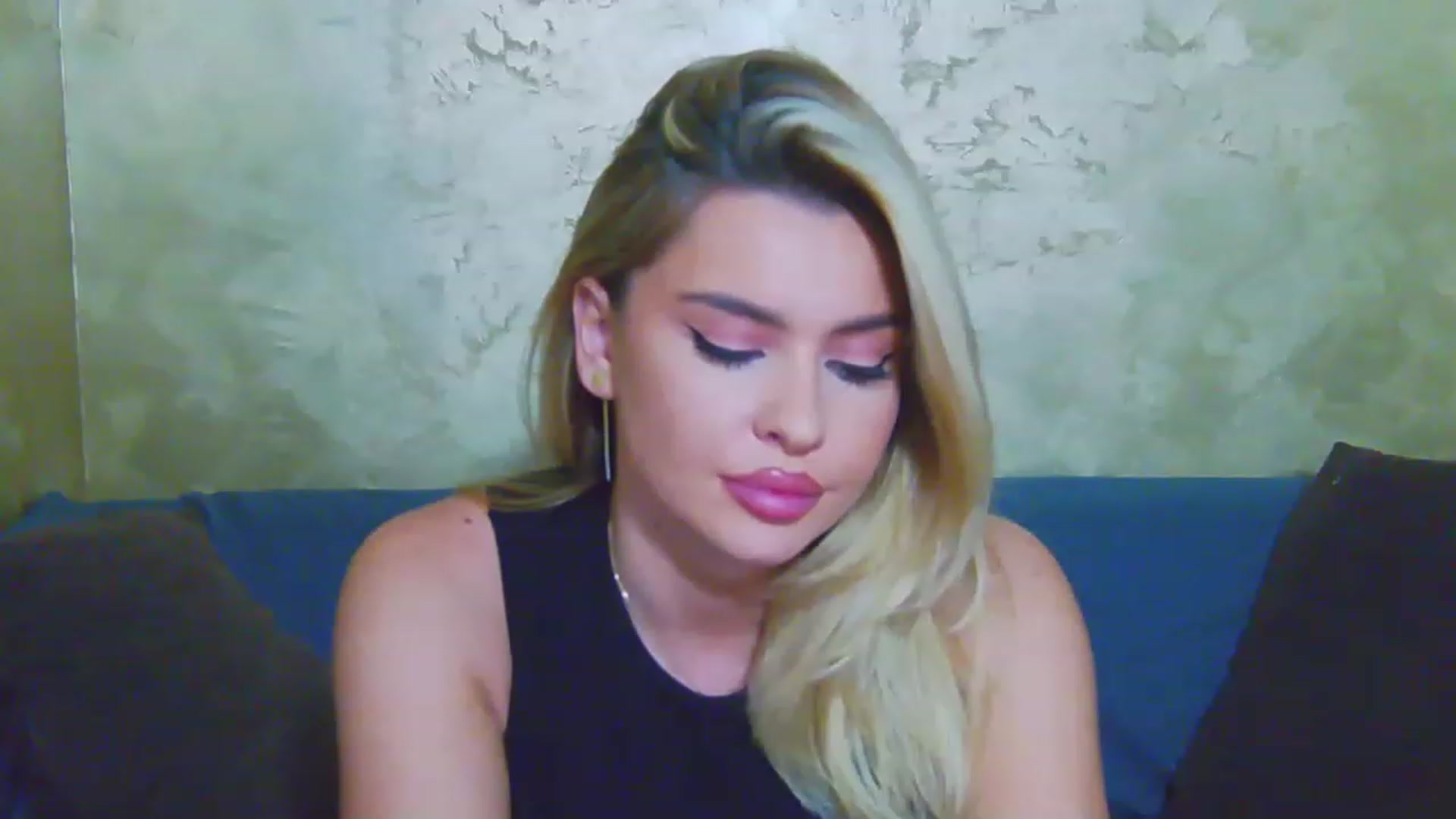 Gallery image thumbnail from EmilyLax's myfreecams stream on, 06/06/2023, 18:29 image 8 of 20