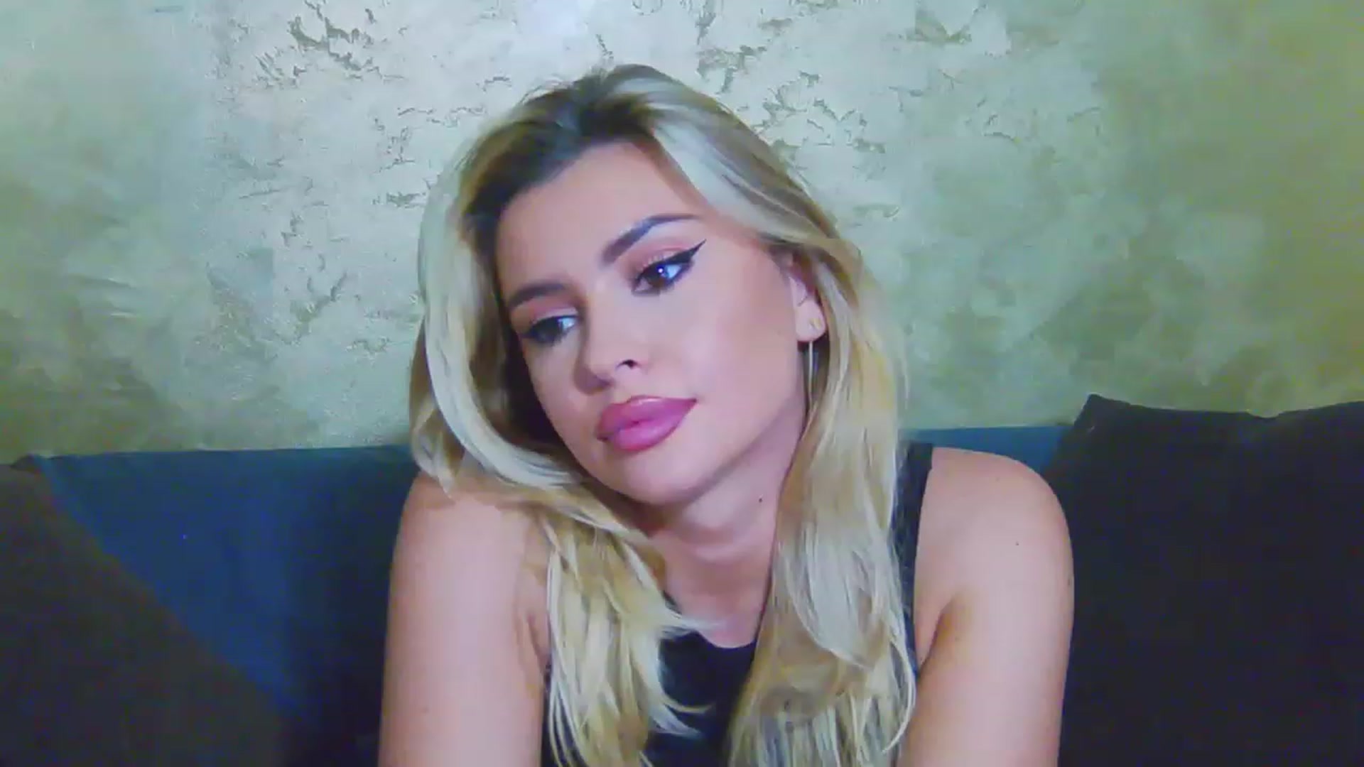 Gallery image thumbnail from EmilyLax's myfreecams stream on, 06/06/2023, 18:29 image 18 of 20