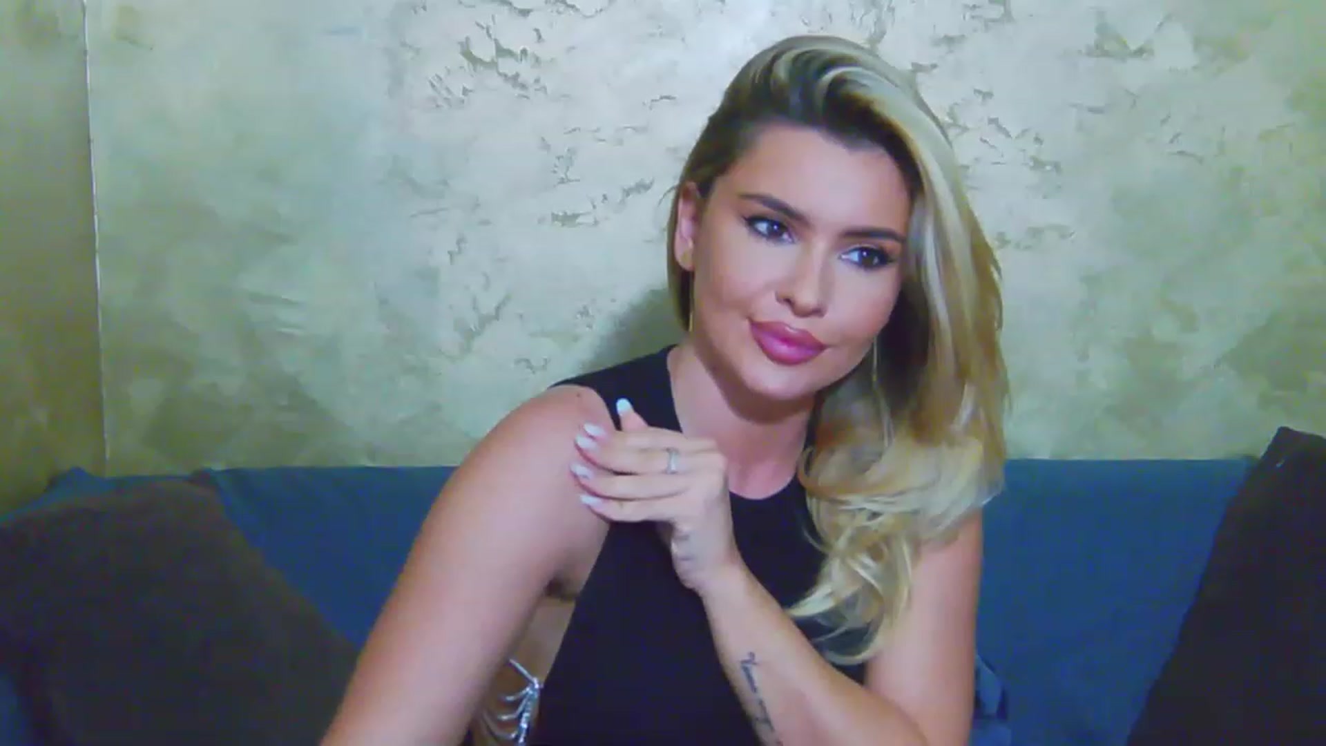 Gallery image thumbnail from EmilyLax's myfreecams stream on, 06/06/2023, 18:29 image 12 of 20