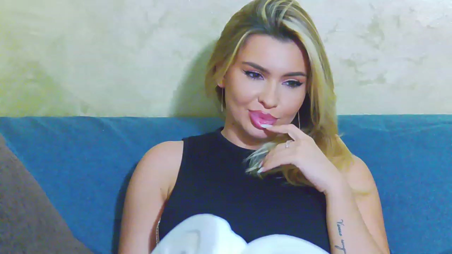 Gallery image thumbnail from EmilyLax's myfreecams stream on, 06/06/2023, 19:53 image 9 of 20