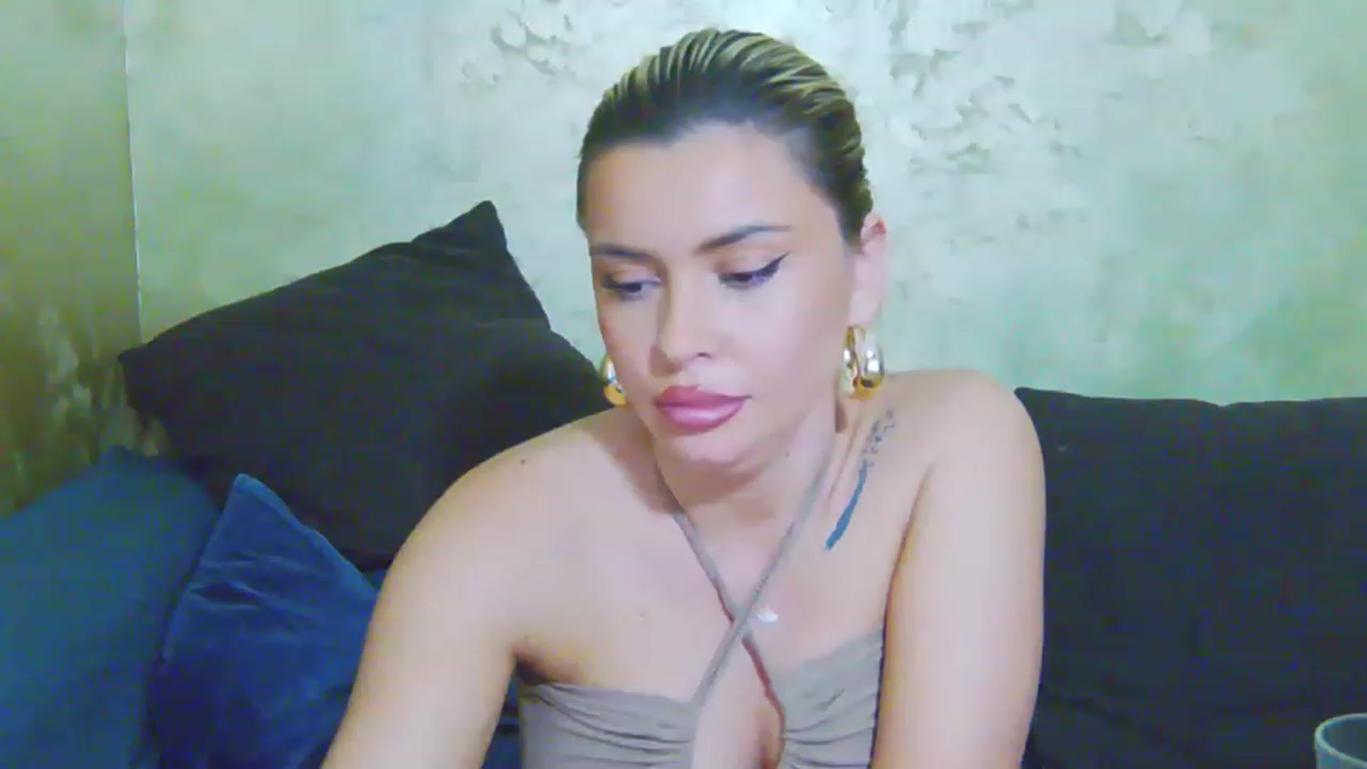 Gallery image thumbnail from EmilyLax's myfreecams stream on, 06/08/2023, 17:20 image 3 of 20