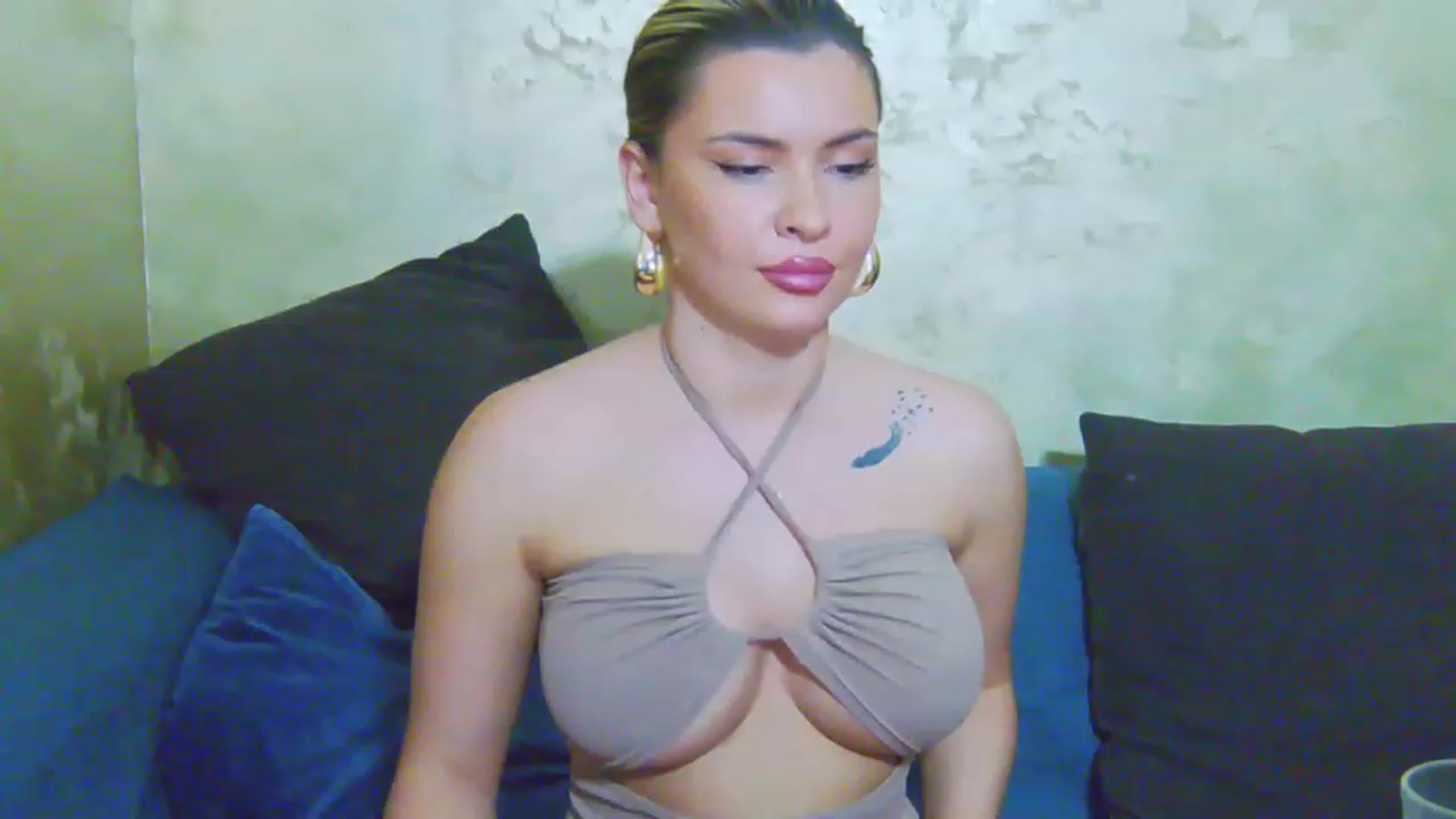 Gallery image thumbnail from EmilyLax's myfreecams stream on, 06/08/2023, 17:20 image 8 of 20