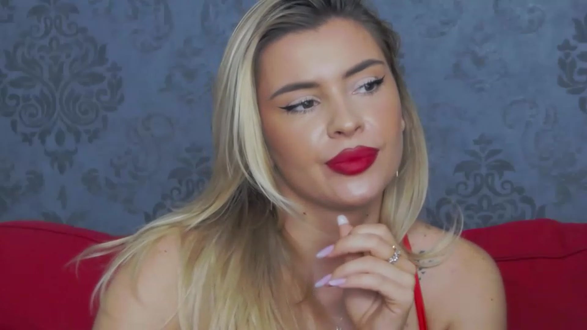 Gallery image thumbnail from EmilyLax's myfreecams stream on, 06/19/2023, 13:29 image 9 of 20