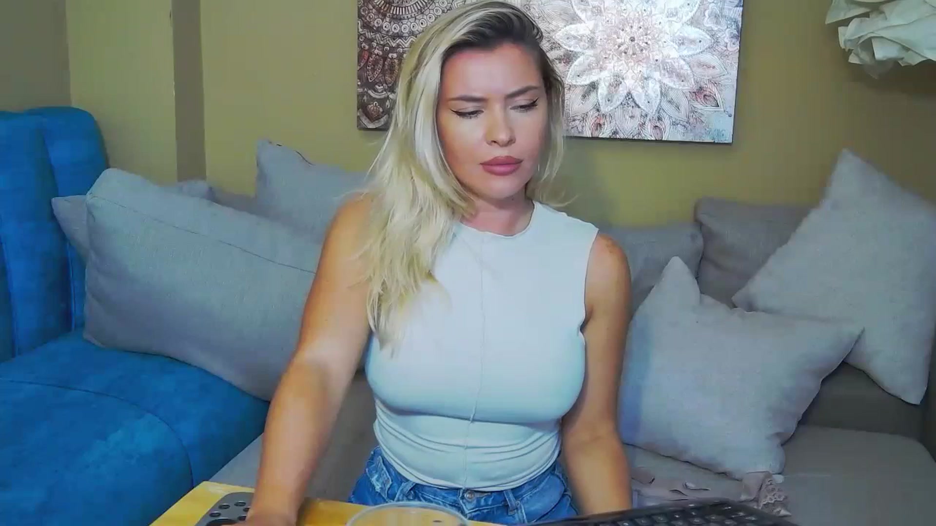Gallery image thumbnail from EmilyLax's myfreecams stream on, 07/03/2023, 19:54 image 1 of 20