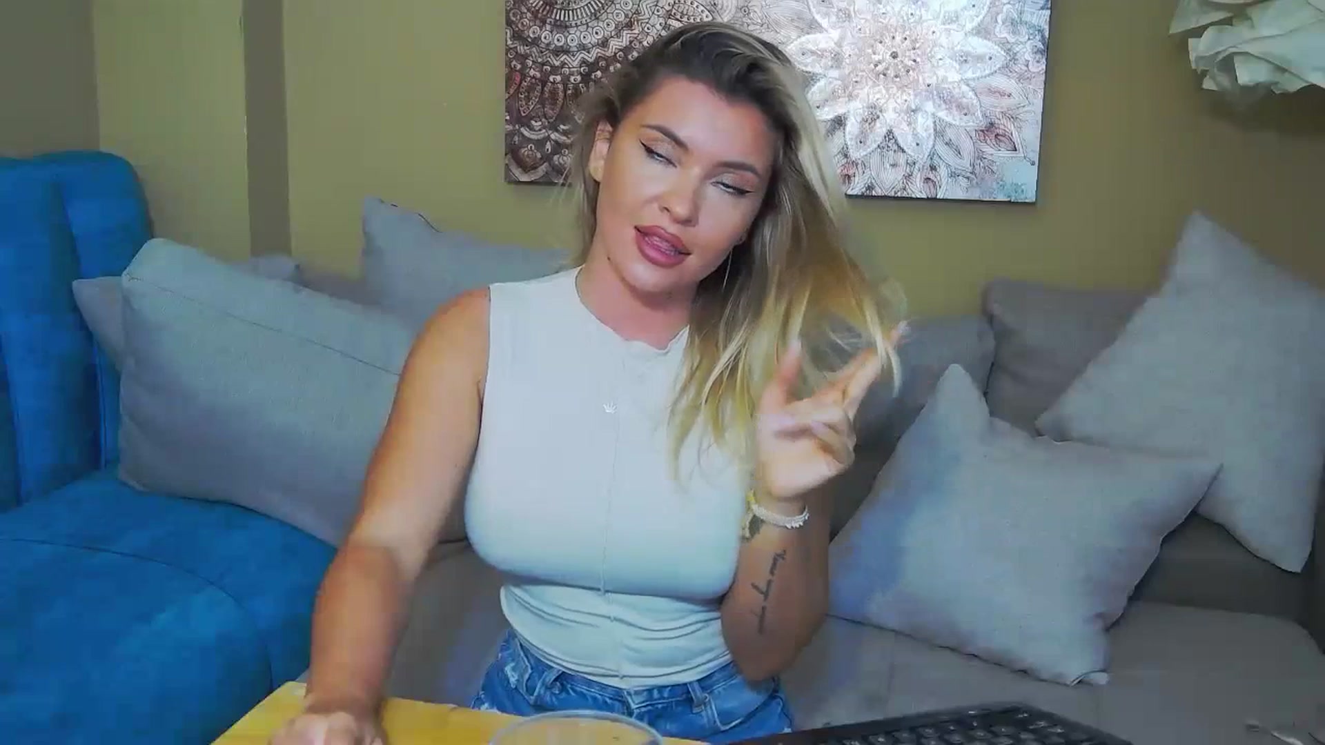 Gallery image thumbnail from EmilyLax's myfreecams stream on, 07/03/2023, 19:54 image 7 of 20