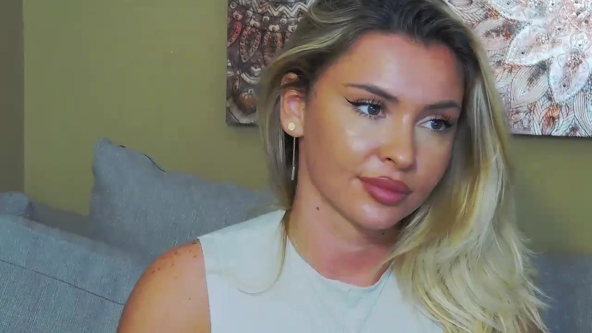 Gallery image thumbnail from EmilyLax's myfreecams stream on, 07/03/2023, 19:54 image 19 of 20