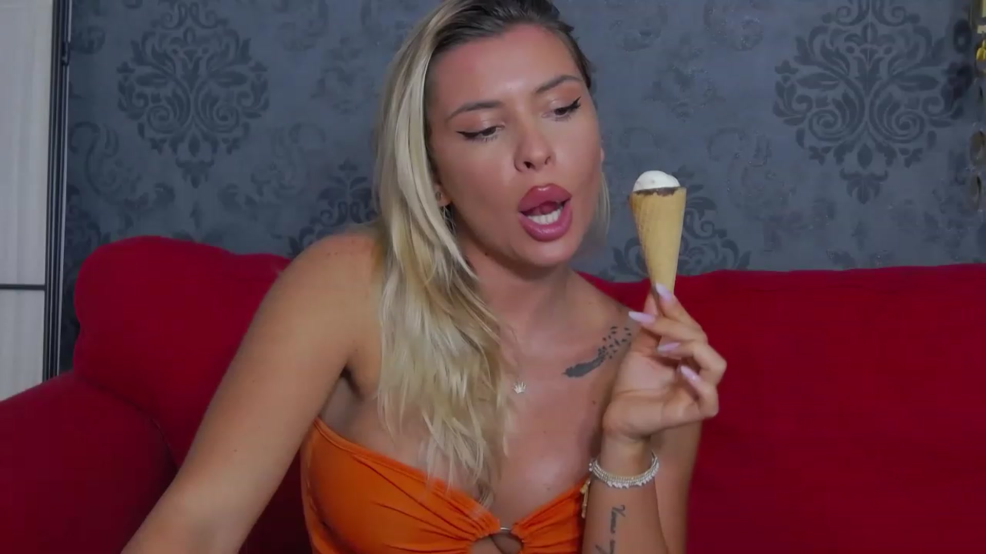 Gallery image thumbnail from EmilyLax's myfreecams stream on, 07/04/2023, 16:55 image 3 of 20