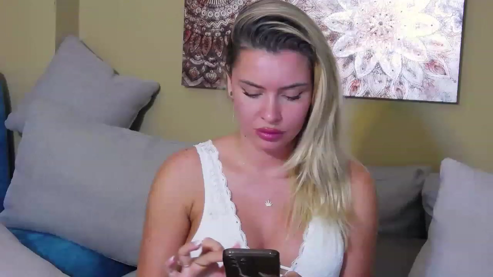Gallery image thumbnail from EmilyLax's myfreecams stream on, 07/06/2023, 19:18 image 12 of 20