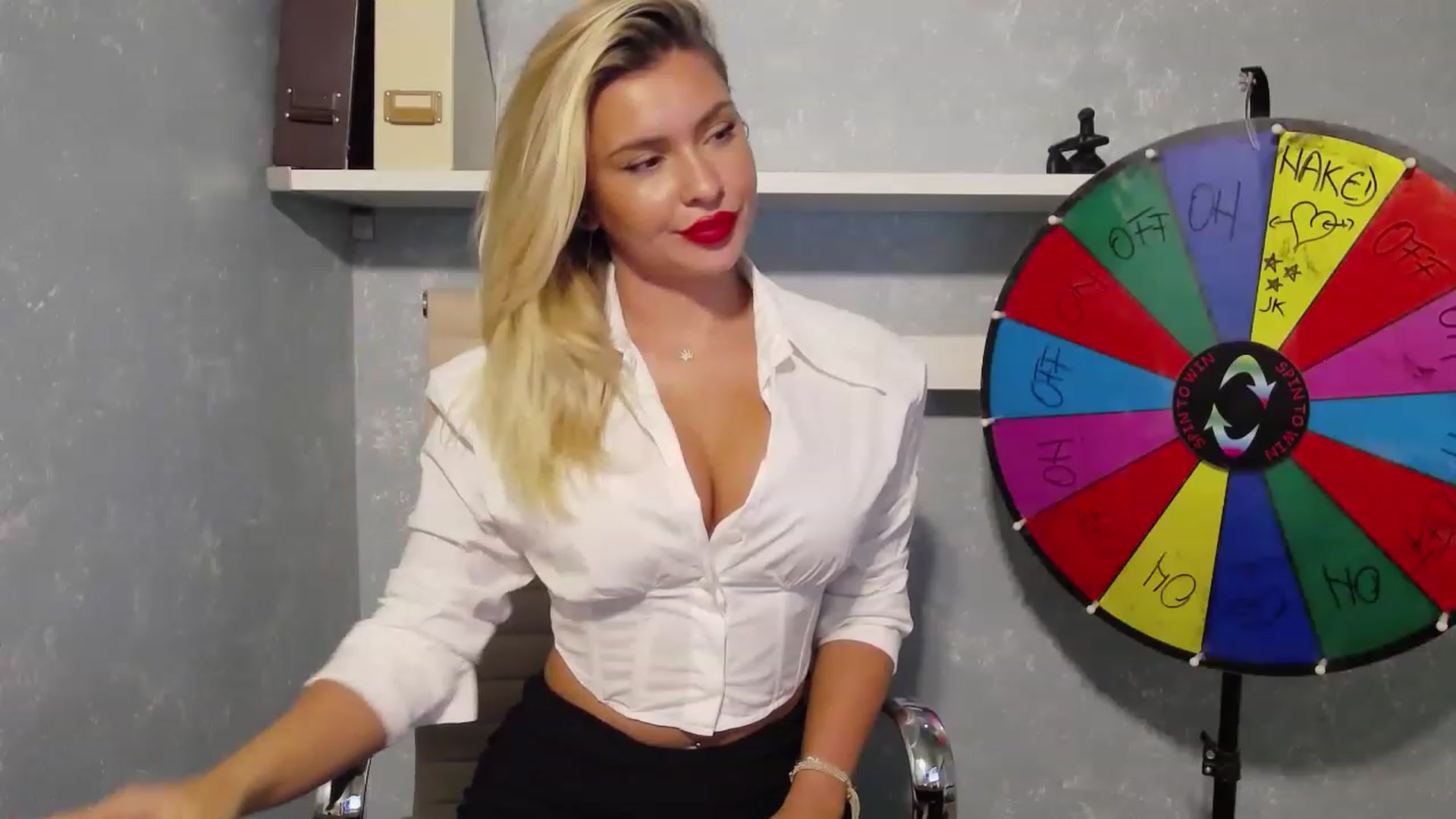 Gallery image thumbnail from EmilyLax's myfreecams stream on, 07/09/2023, 18:36 image 7 of 20