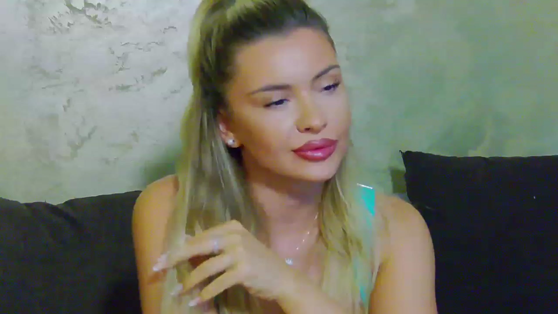 Gallery image thumbnail from EmilyLax's myfreecams stream on, 07/17/2023, 15:22 image 13 of 20