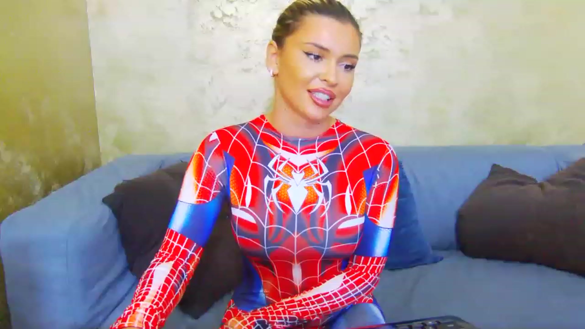 Gallery image thumbnail from EmilyLax's myfreecams stream on, 07/19/2023, 17:24 image 1 of 20