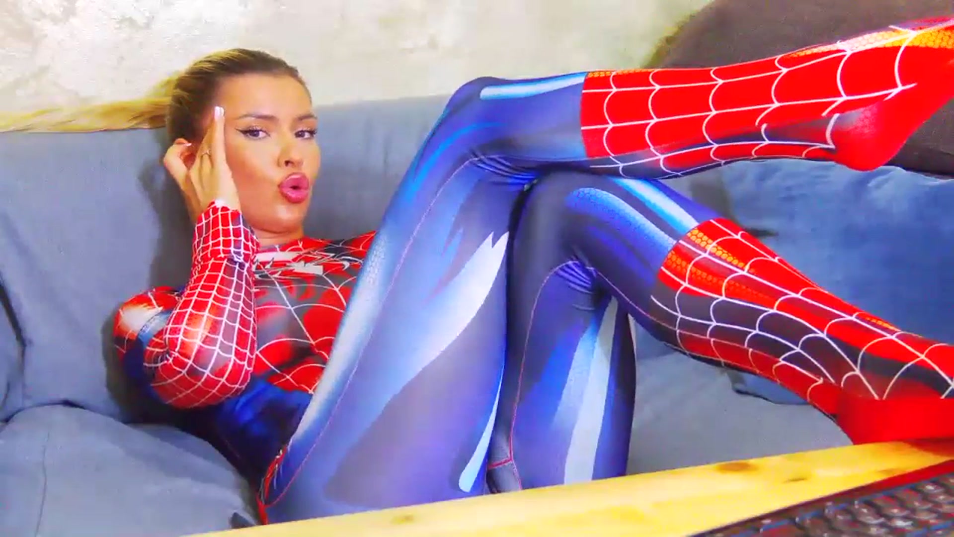 Gallery image thumbnail from EmilyLax's myfreecams stream on, 07/19/2023, 18:39 image 14 of 20