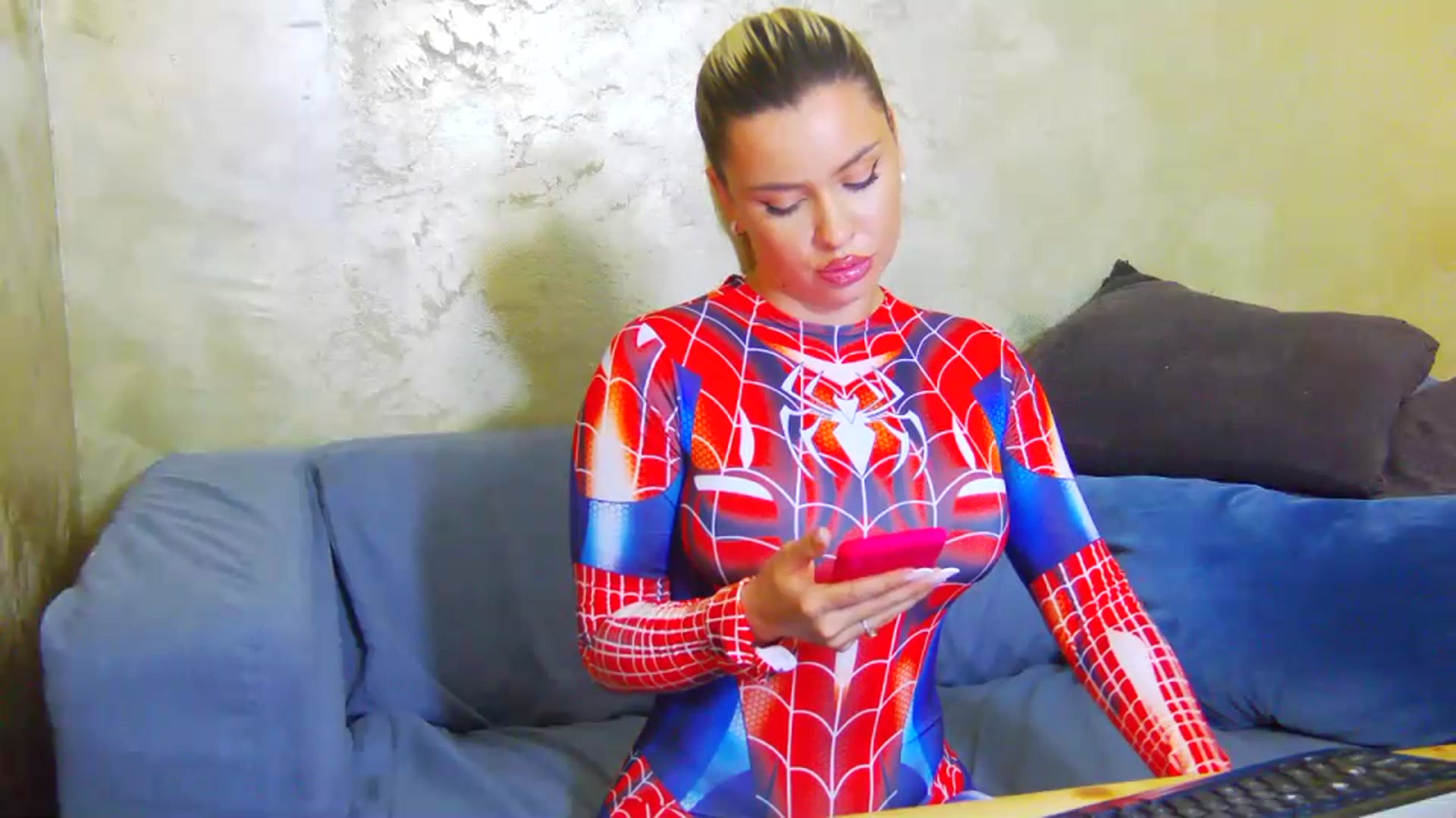 Gallery image thumbnail from EmilyLax's myfreecams stream on, 07/19/2023, 19:33 image 11 of 20