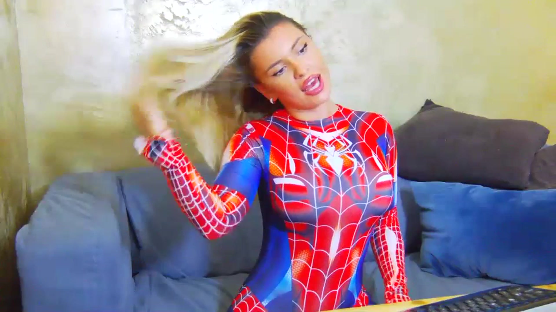 Gallery image thumbnail from EmilyLax's myfreecams stream on, 07/19/2023, 19:33 image 8 of 20