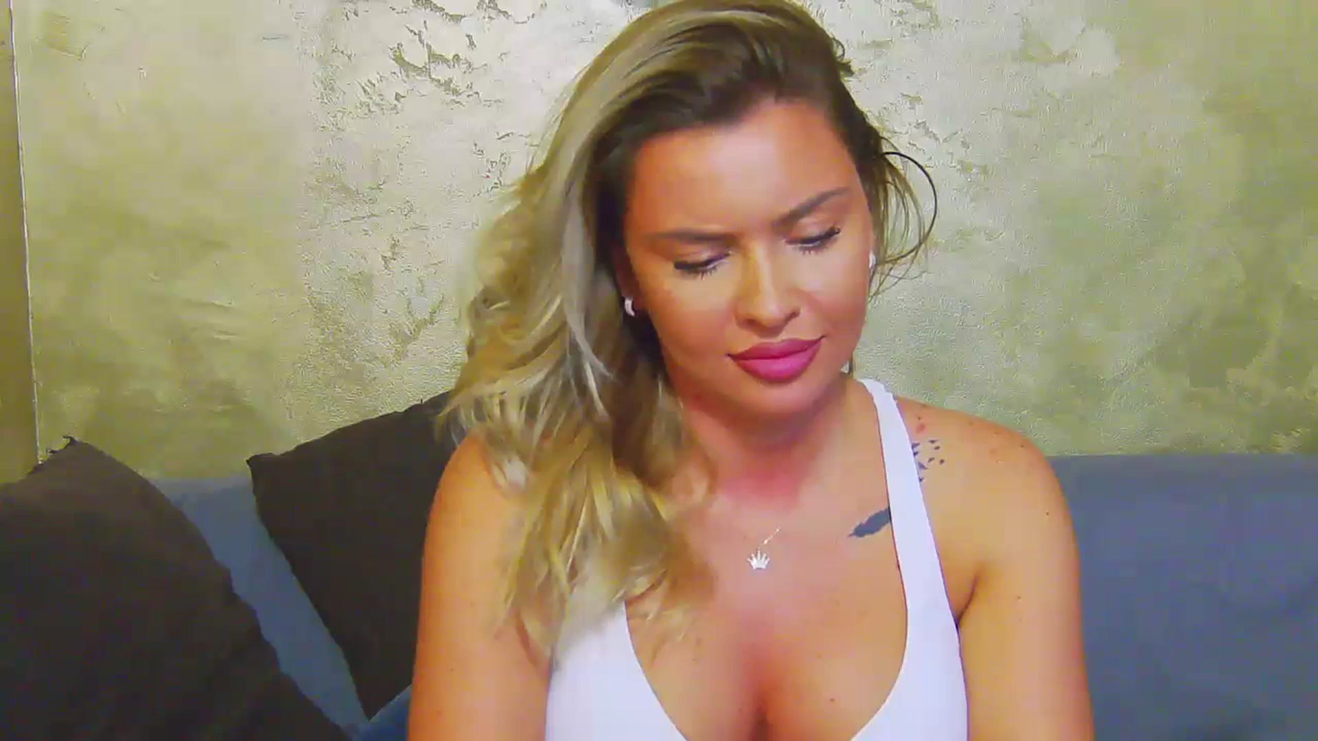 Gallery image thumbnail from EmilyLax's myfreecams stream on, 07/21/2023, 15:26 image 16 of 20