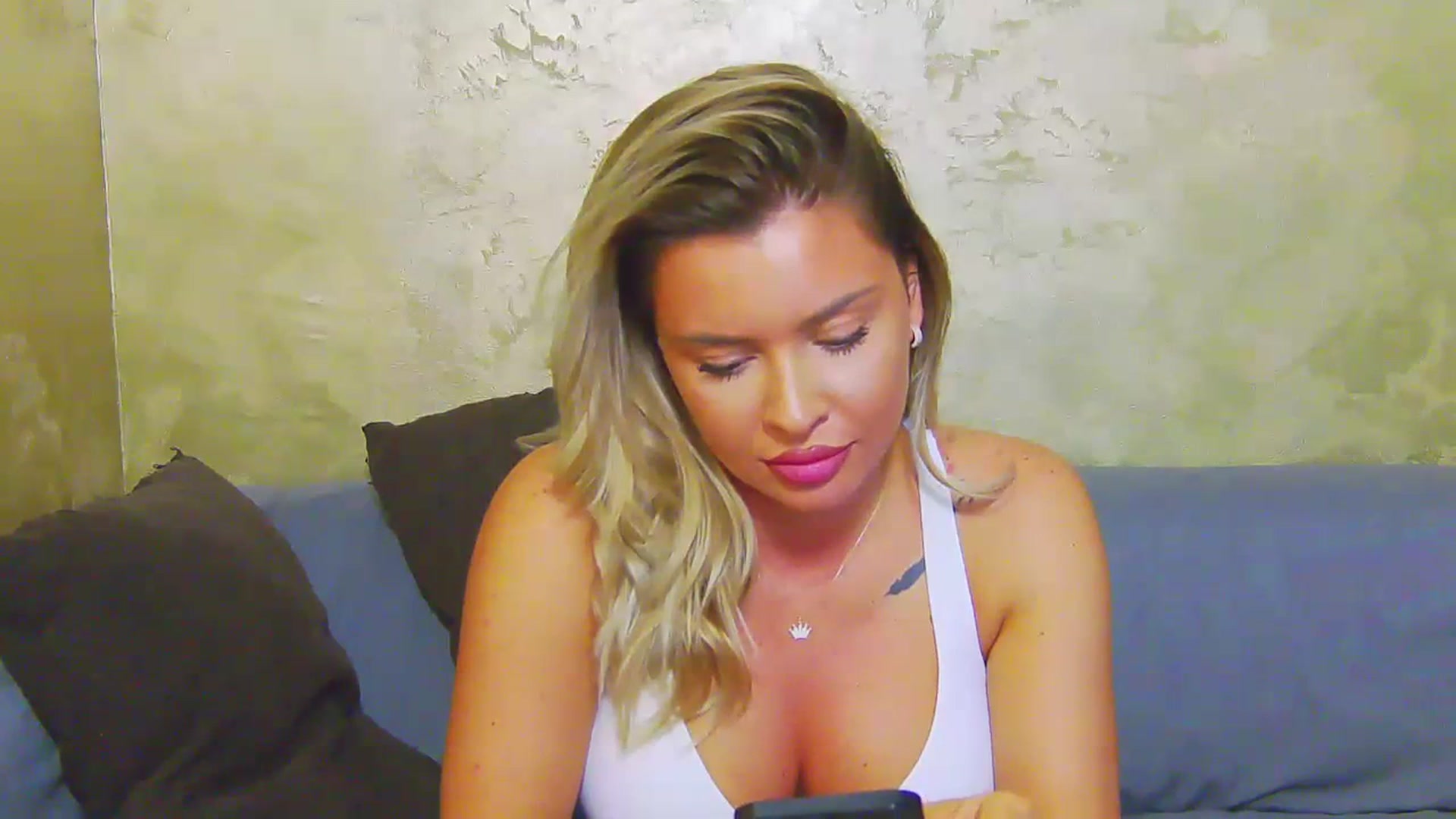 Gallery image thumbnail from EmilyLax's myfreecams stream on, 07/21/2023, 15:43 image 13 of 20