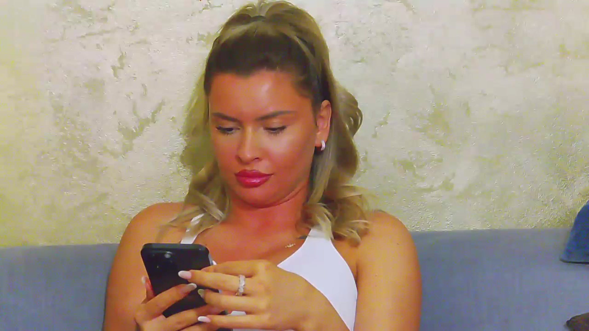 Gallery image thumbnail from EmilyLax's myfreecams stream on, 07/21/2023, 17:29 image 18 of 20