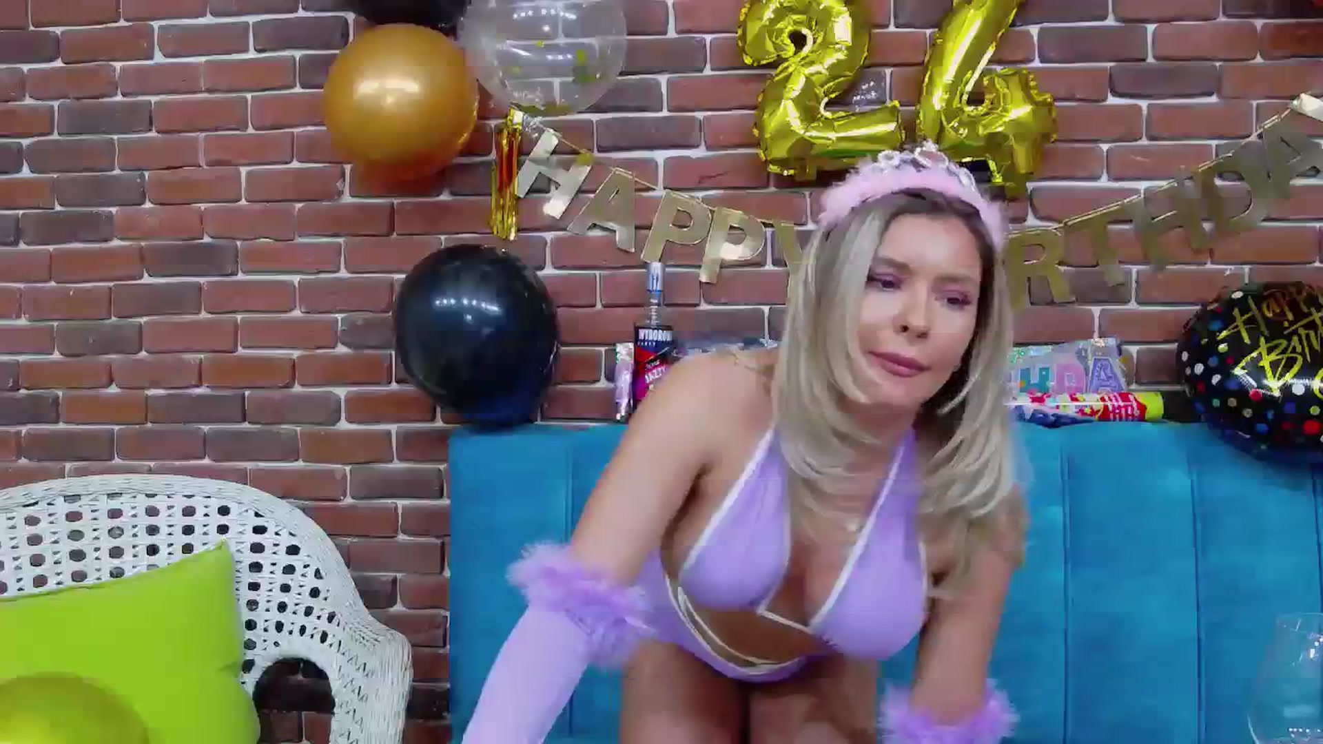 Gallery image thumbnail from EmilyLax's myfreecams stream on, 07/22/2023, 15:00 image 18 of 20